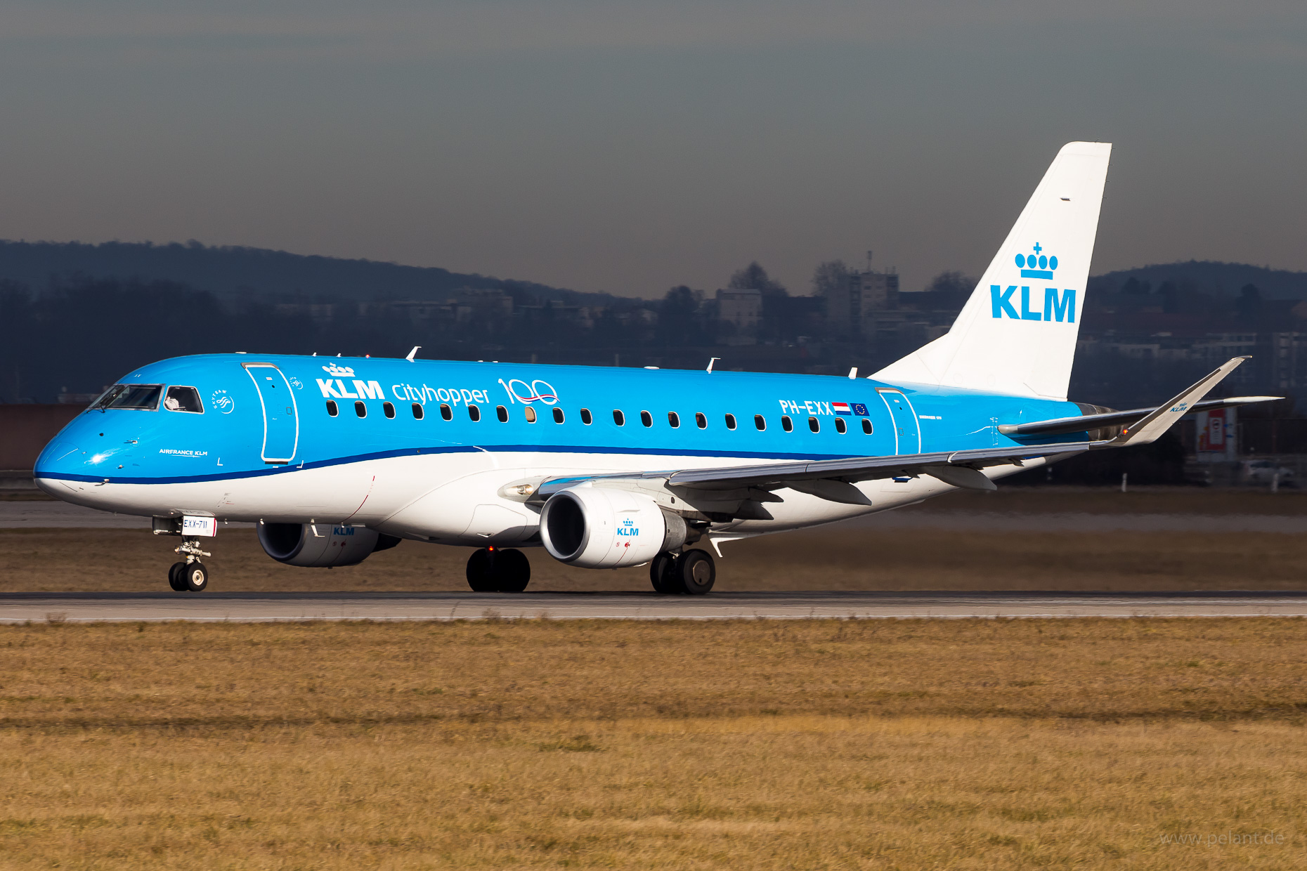 PH-EXX KLM cityhopper Embraer 175 in Stuttgart / STR (100 years KLM Livery)