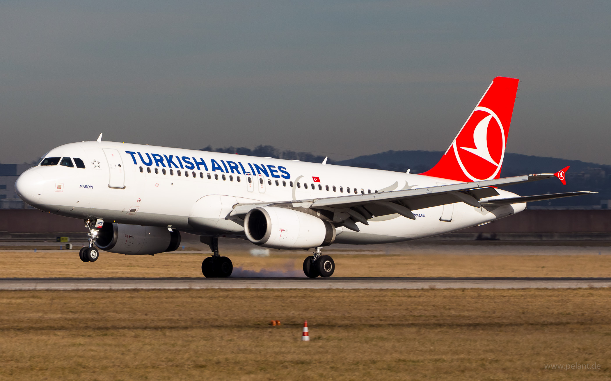 TC-JPN Turkish Airlines Airbus A320-232 in Stuttgart / STR
