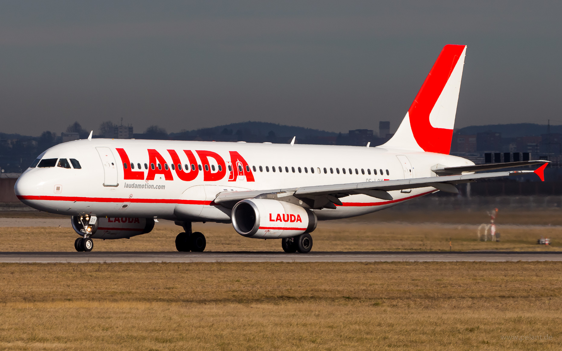 OE-LOY Laudamotion Airbus A320-232 in Stuttgart / STR