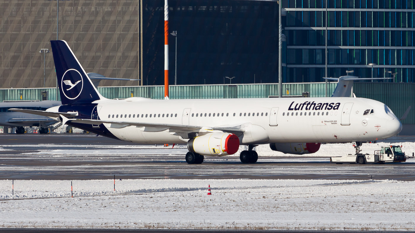 D-AIDK Lufthansa Airbus A321-231 in Stuttgart / STR