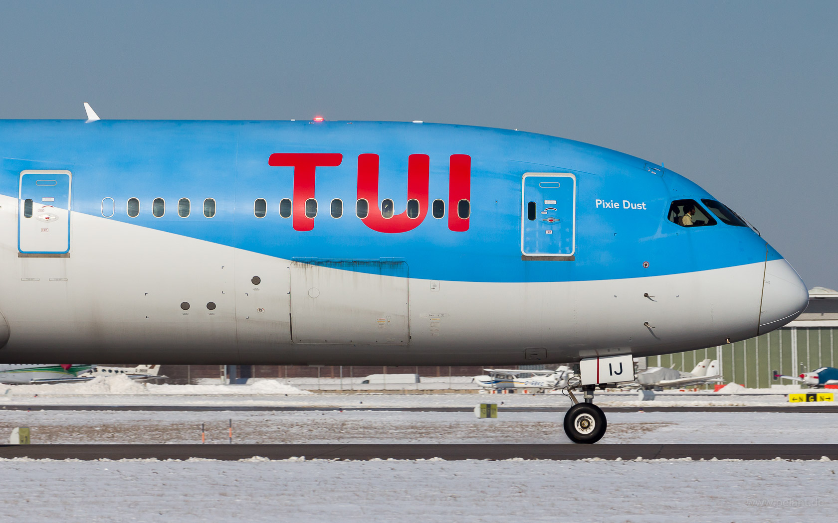 G-TUIJ TUI Airways (UK) Boeing 787-9 in Stuttgart / STR