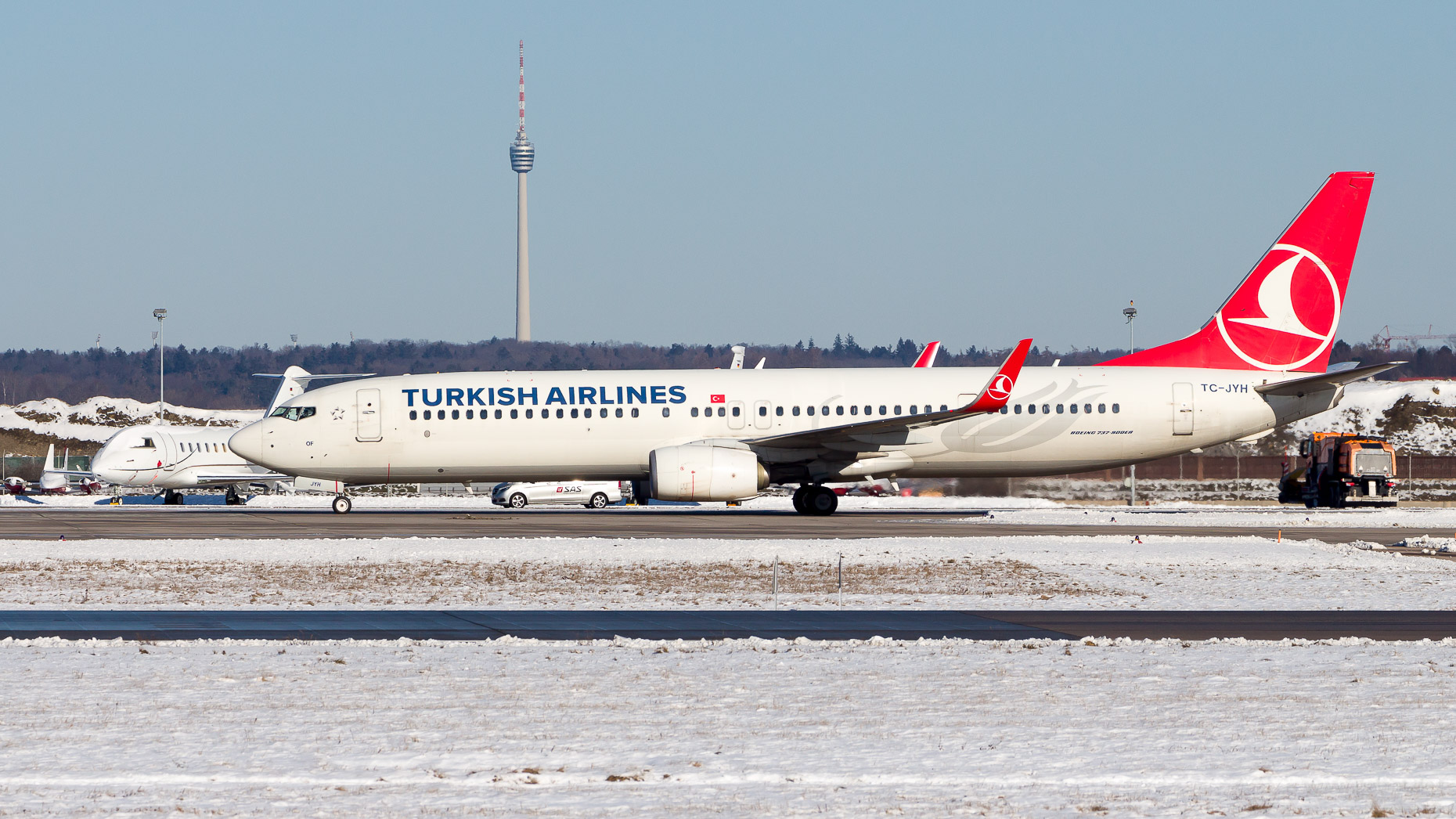 TC-JYH Turkish Airlines Boeing 737-9F2ER in Stuttgart / STR