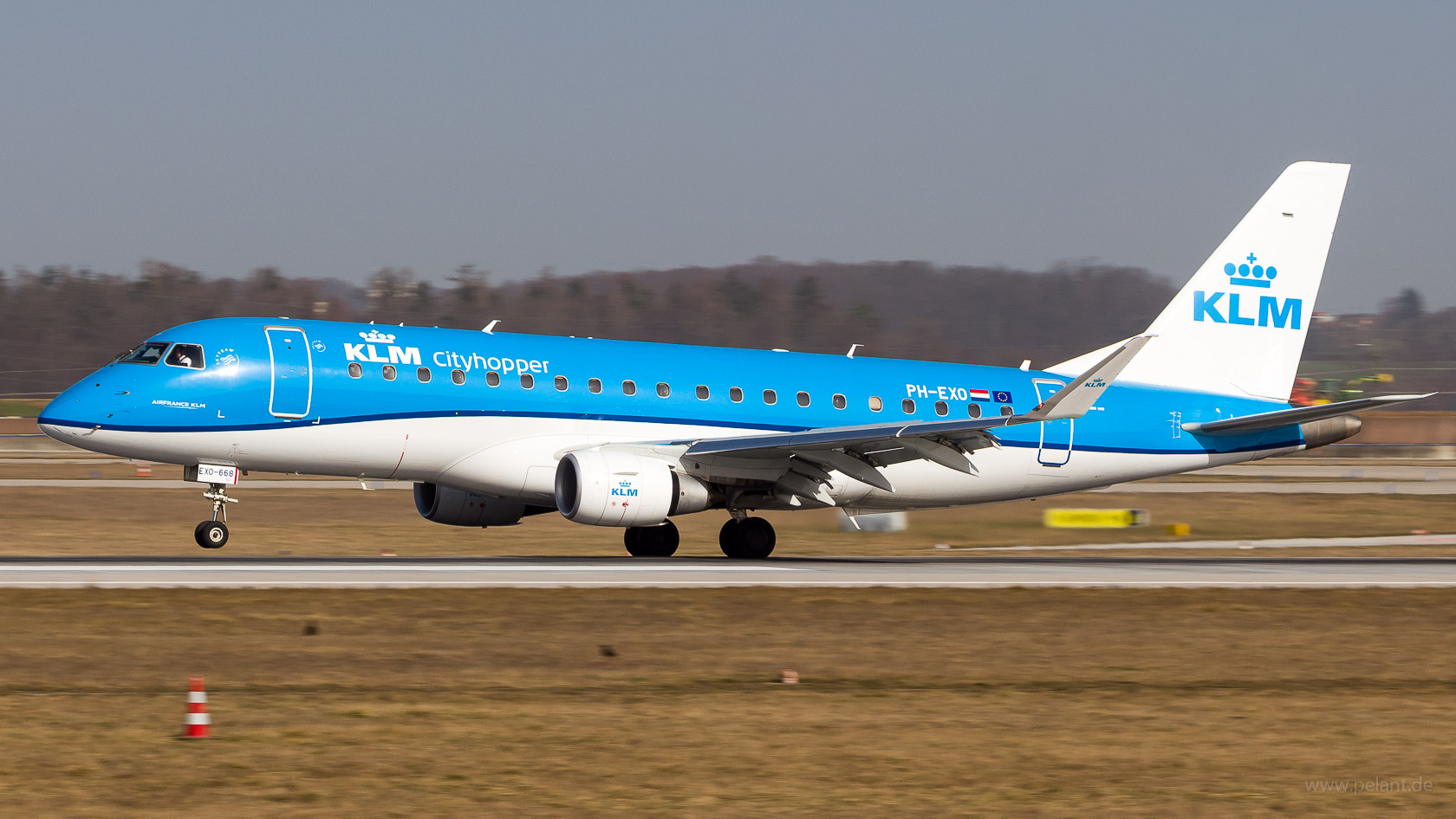 PH-EXO KLM cityhopper Embraer 175 in Stuttgart / STR