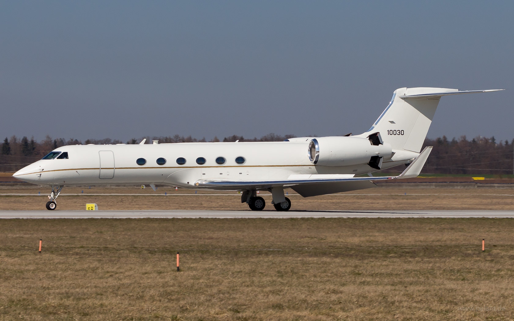 01-0030 USAF, -Army etc. Gulfstream C-37A in Stuttgart / STR