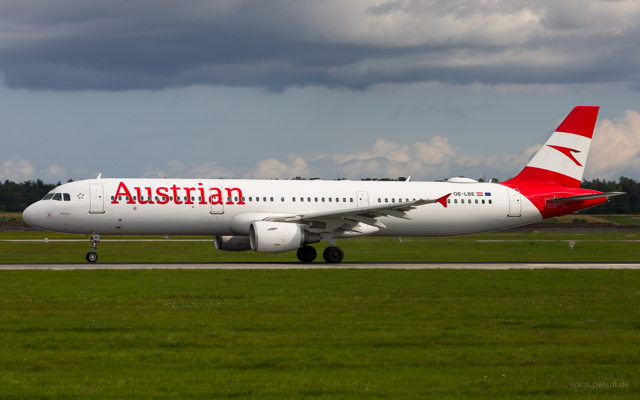 OE-LBE Austrian Airlines Airbus A321-211 in Stuttgart / STR