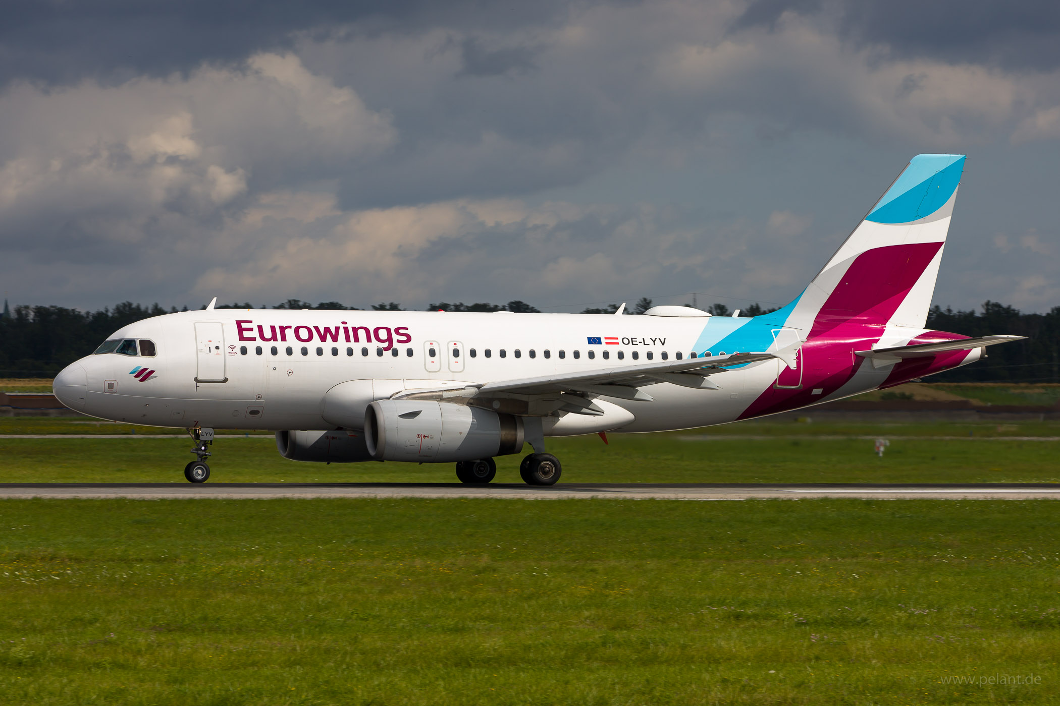 OE-LYV Eurowings Airbus A319-132 in Stuttgart / STR