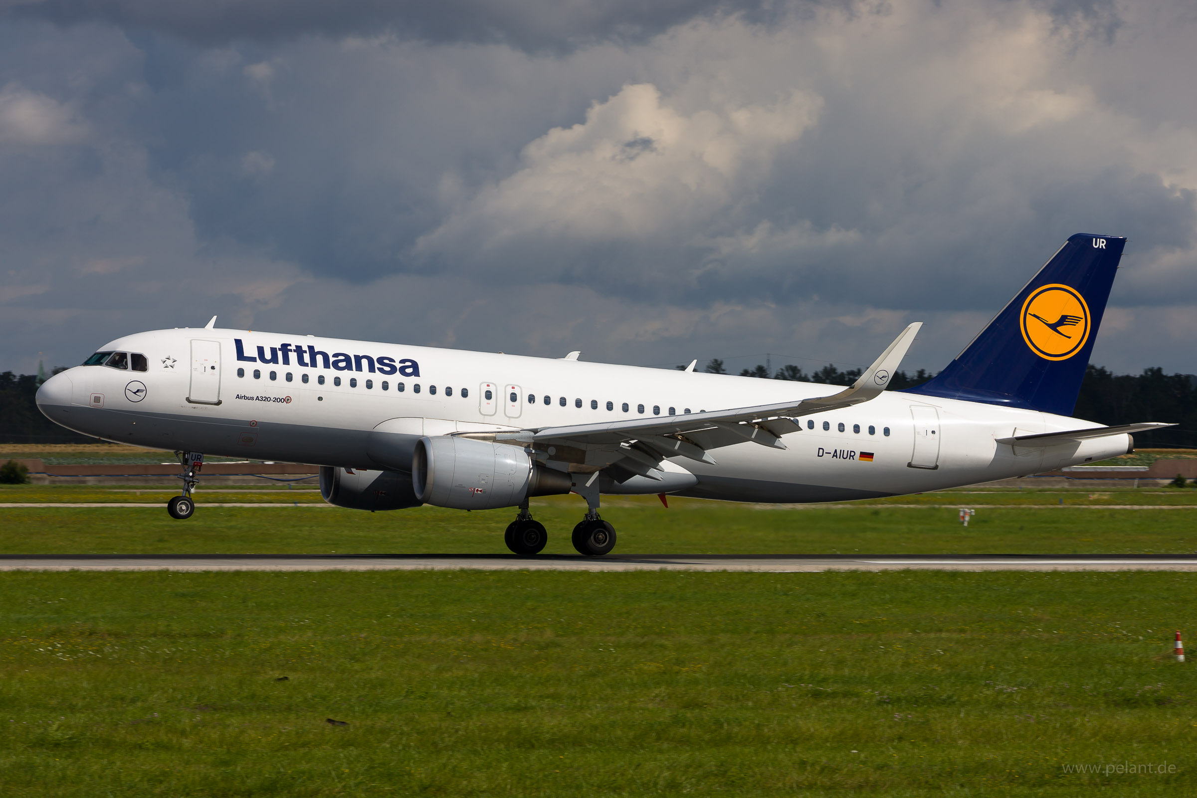 D-AIUR Lufthansa Airbus A320-214 in Stuttgart / STR