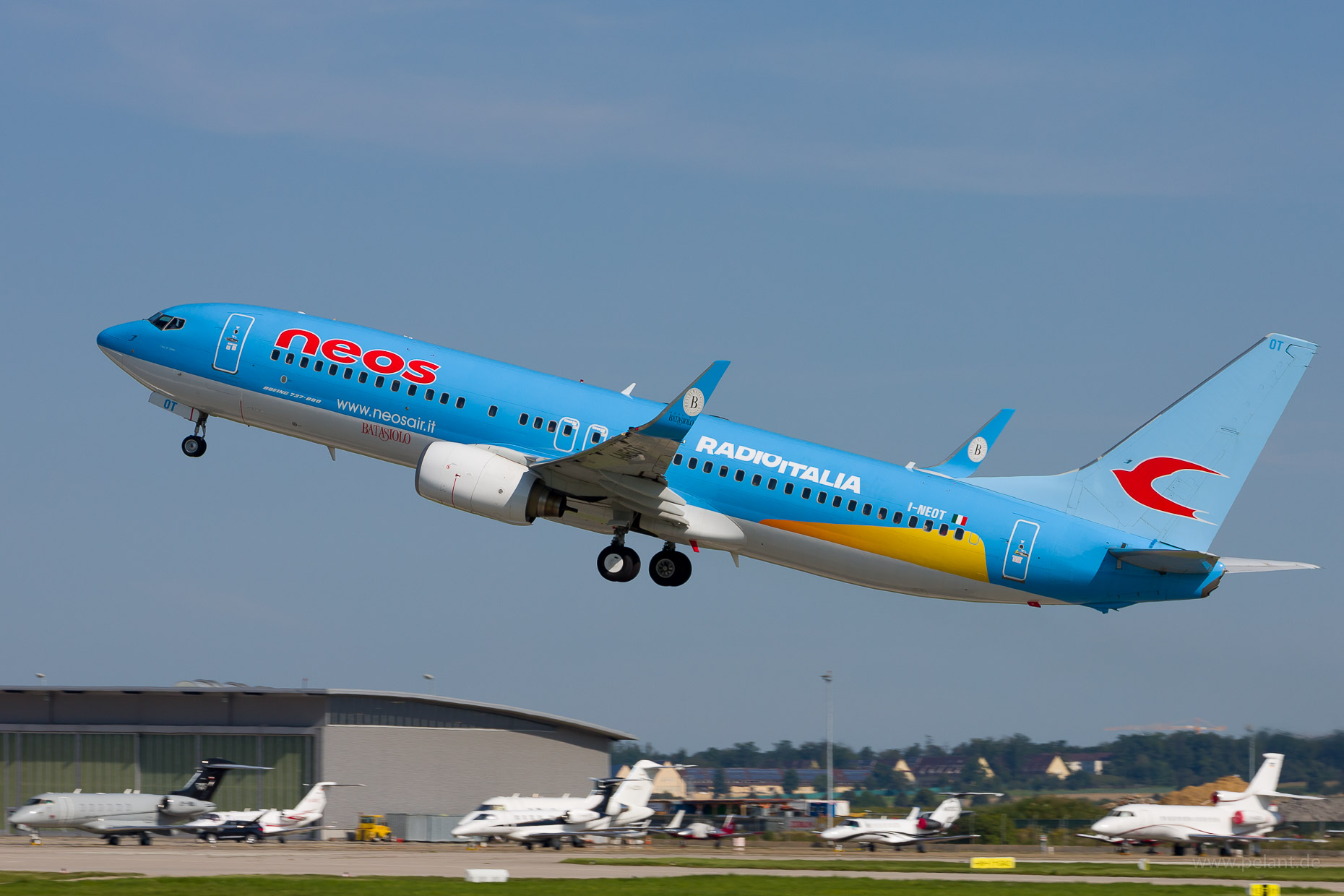 I-NEOT Neos Boeing 737-86N in Stuttgart / STR