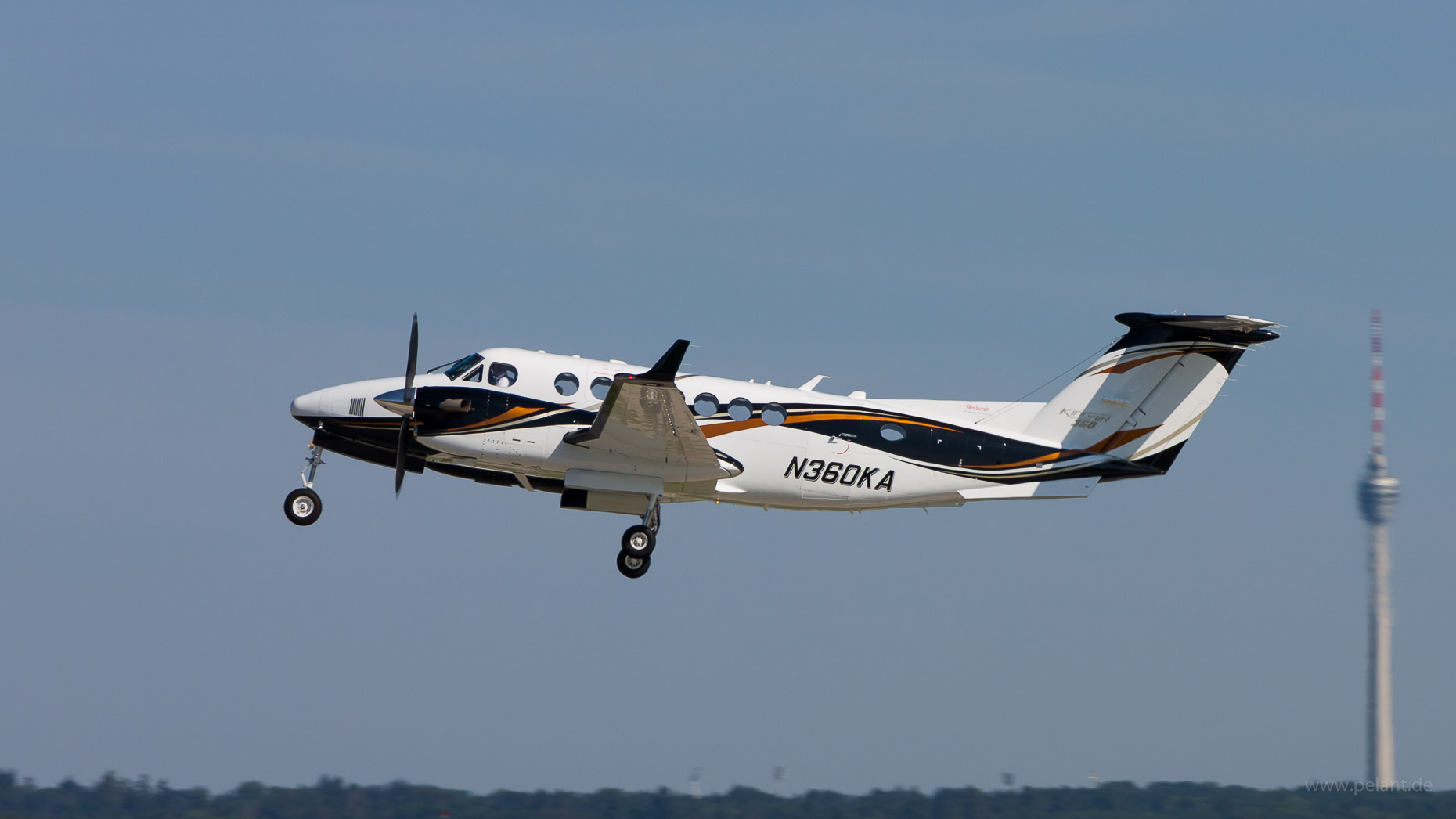 N360KA ? Beechcraft King Air 360 in Stuttgart / STR