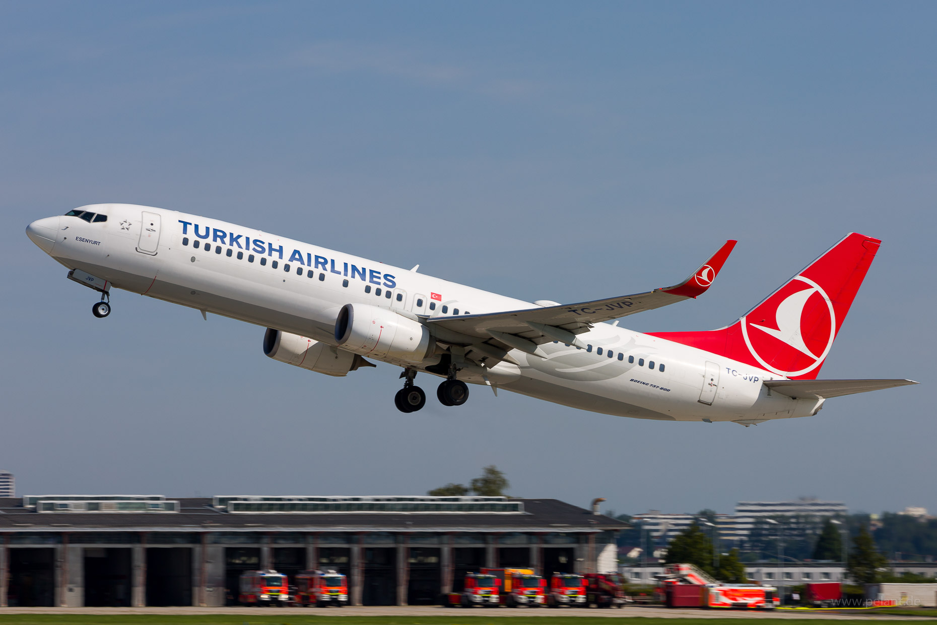 TC-JVP Turkish Airlines Boeing 737-8F2 in Stuttgart / STR