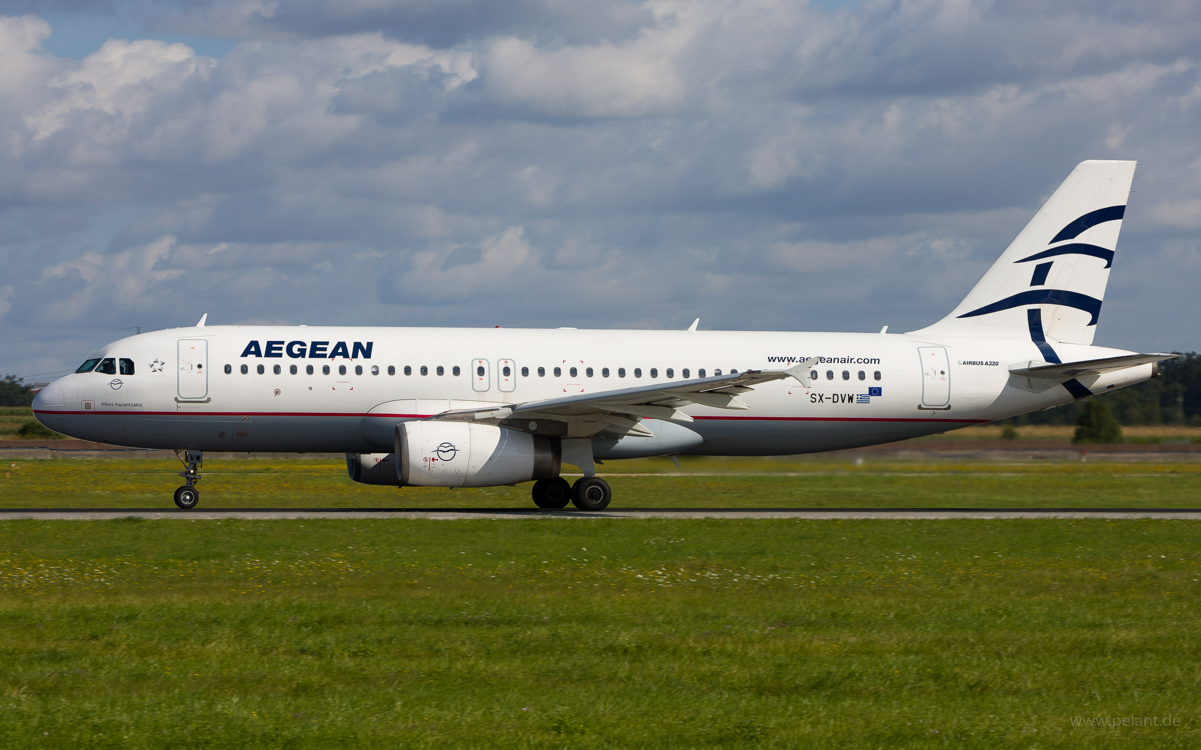 SX-DVW Aegean Airbus A320-232 in Stuttgart / STR