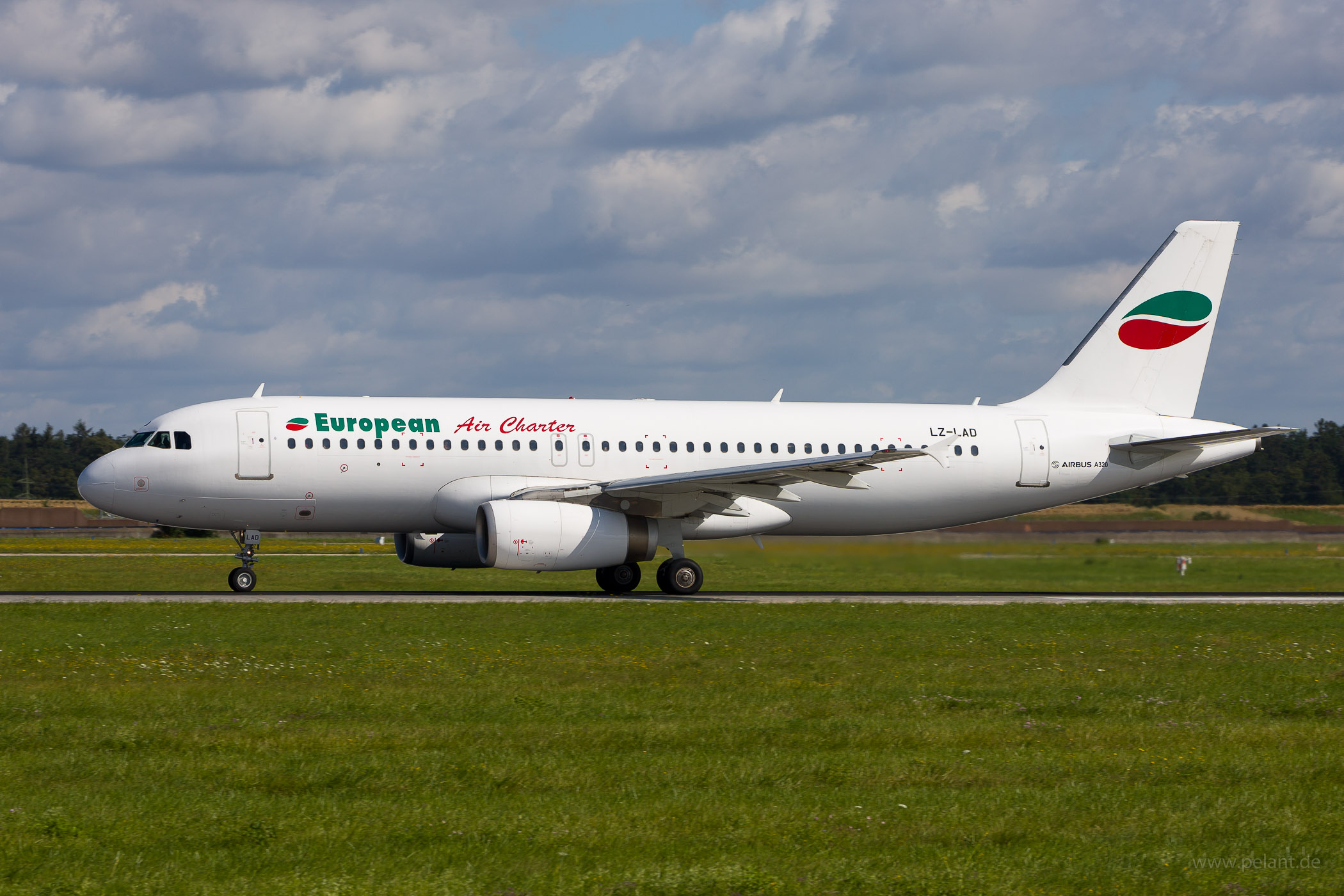 LZ-LAD Bulgarian Air Charter Airbus A320-231 in Stuttgart / STR