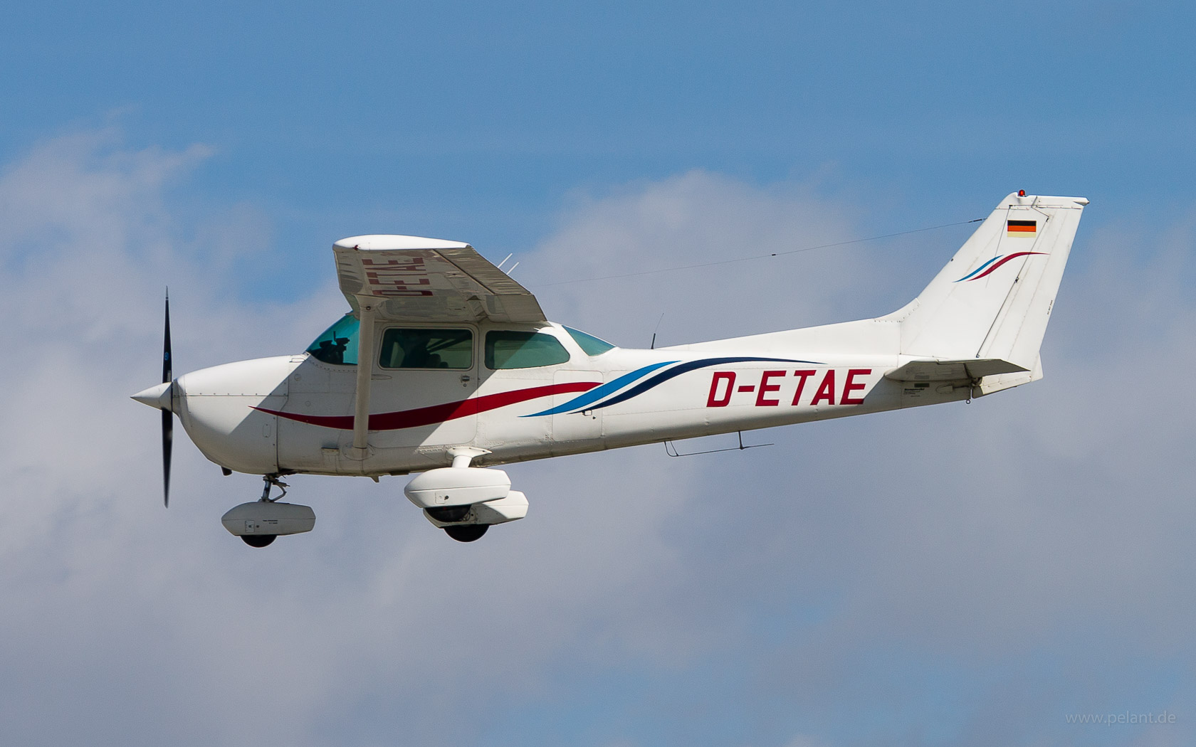 D-ETAE ? Cessna 172N Skyhawk in Stuttgart / STR