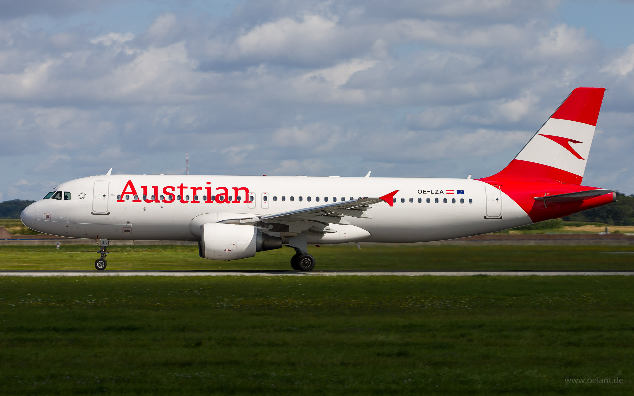 OE-LZA Austrian Airlines Airbus A320-214 in Stuttgart / STR