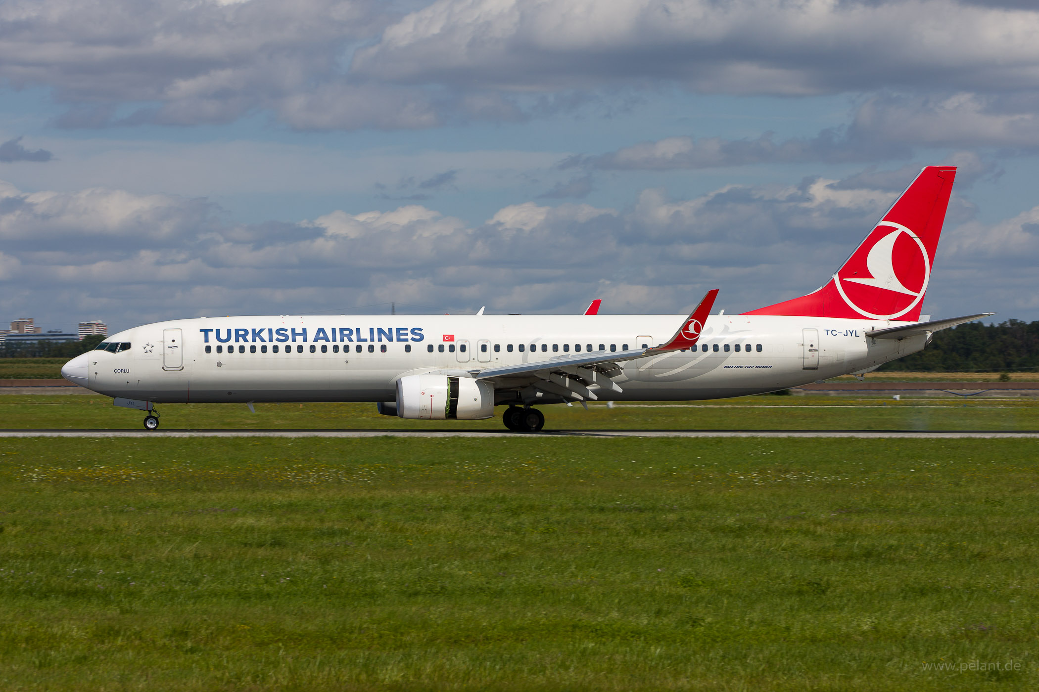 TC-JYL Turkish Airlines Boeing 737-9F2ER in Stuttgart / STR