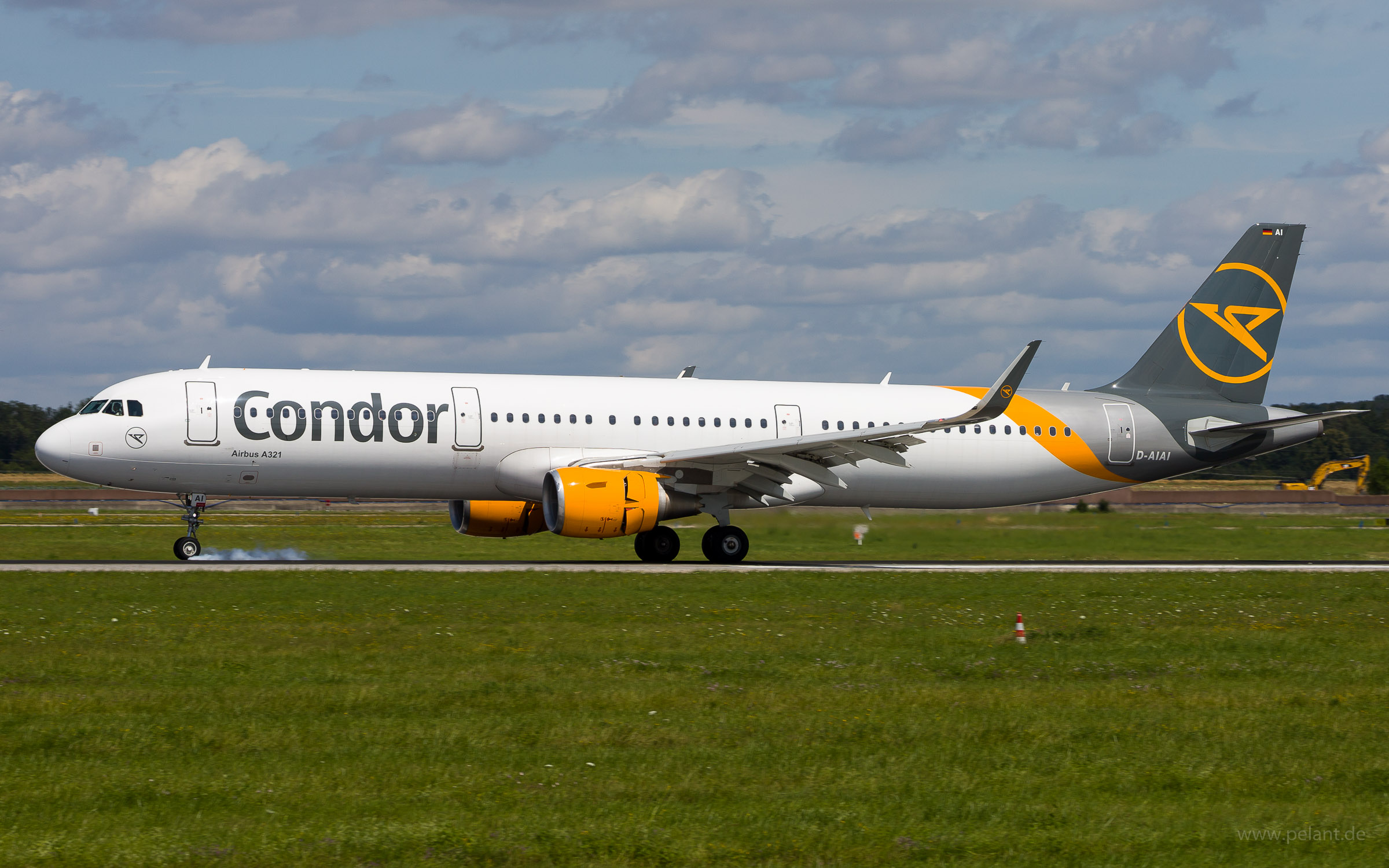 D-AIAI Condor Airbus A321-211 in Stuttgart / STR