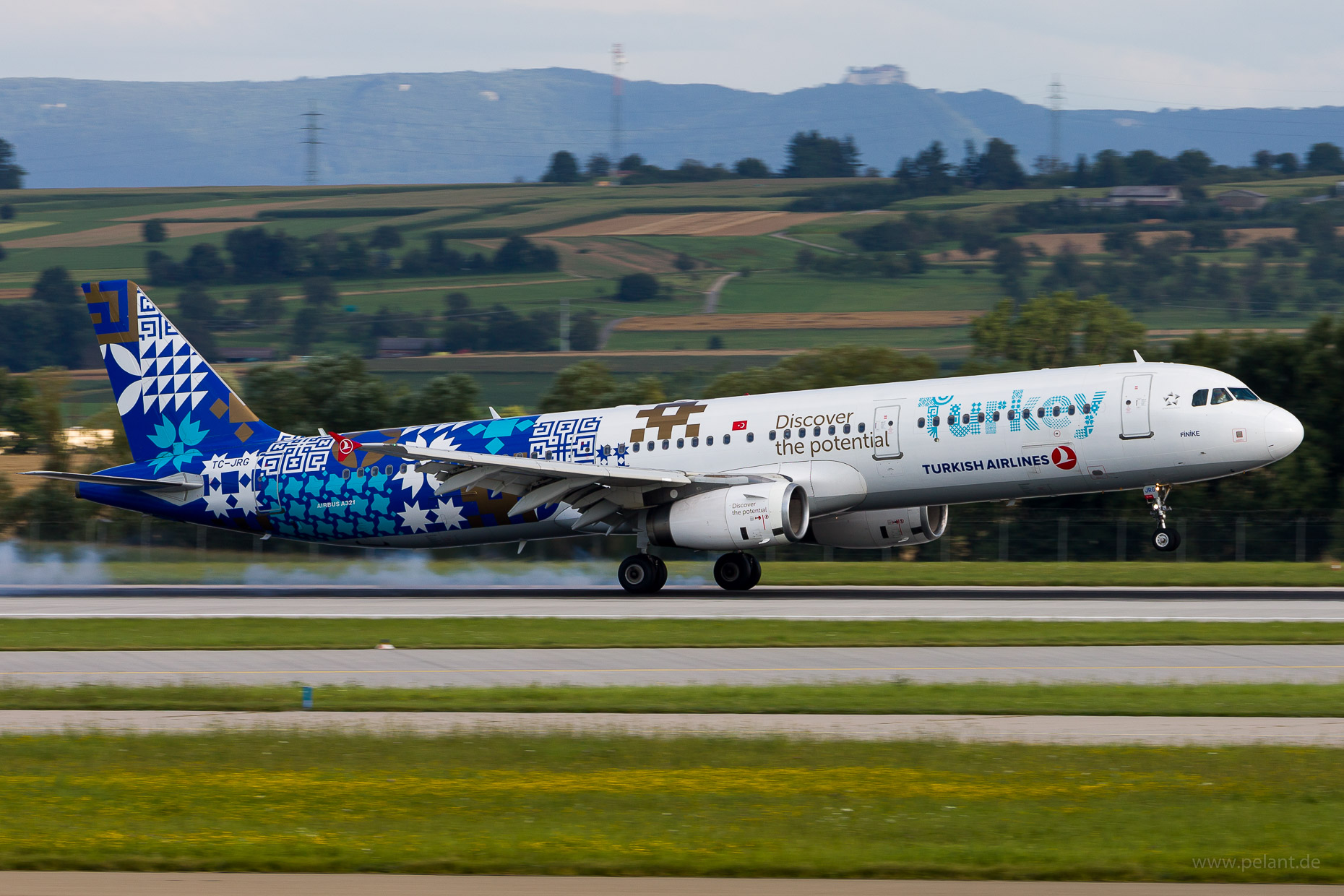 TC-JRG Turkish Airlines Airbus A321-231 in Stuttgart / STR (Discover the Potential Livery)