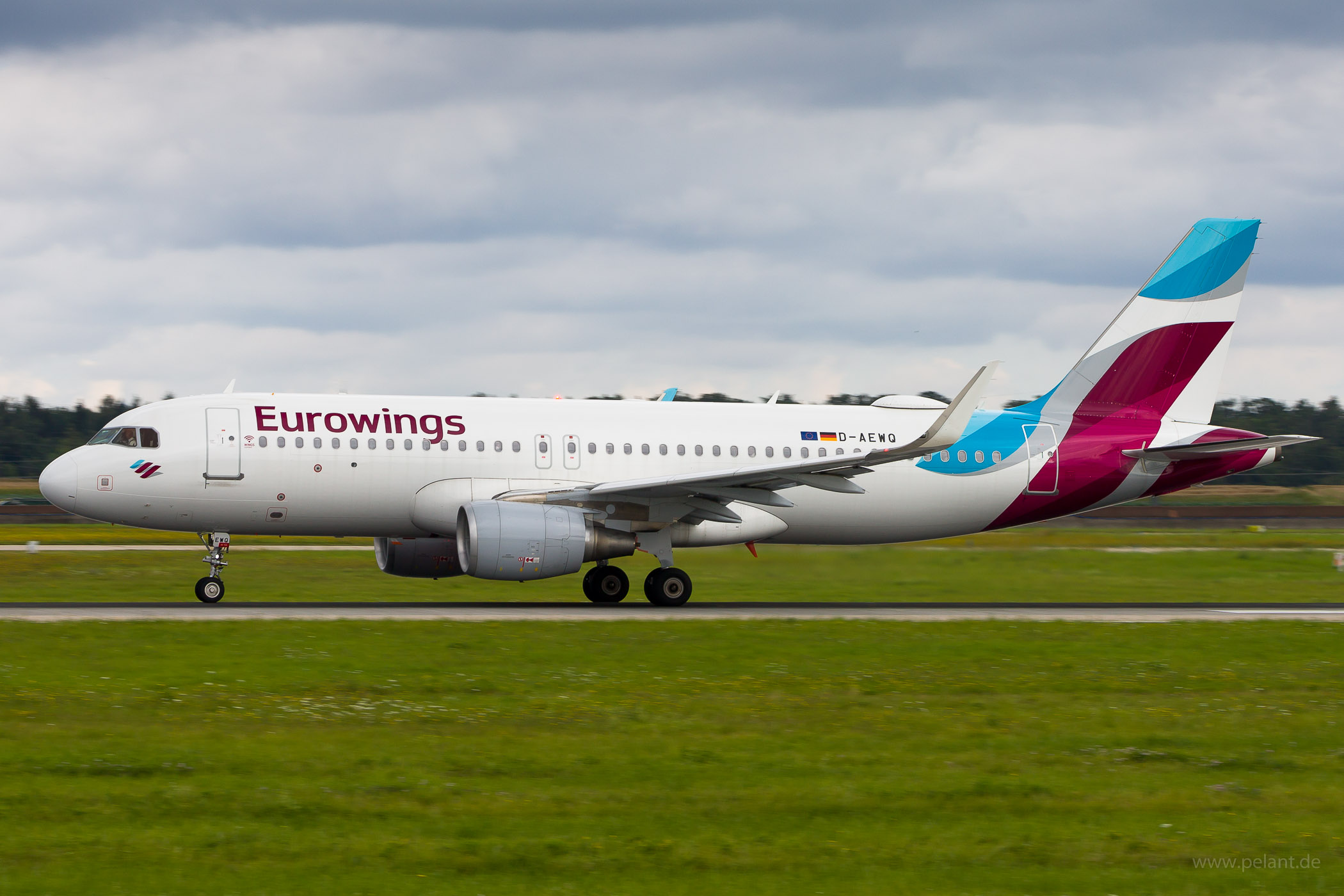 D-AEWQ Eurowings Airbus A320-214 in Stuttgart / STR