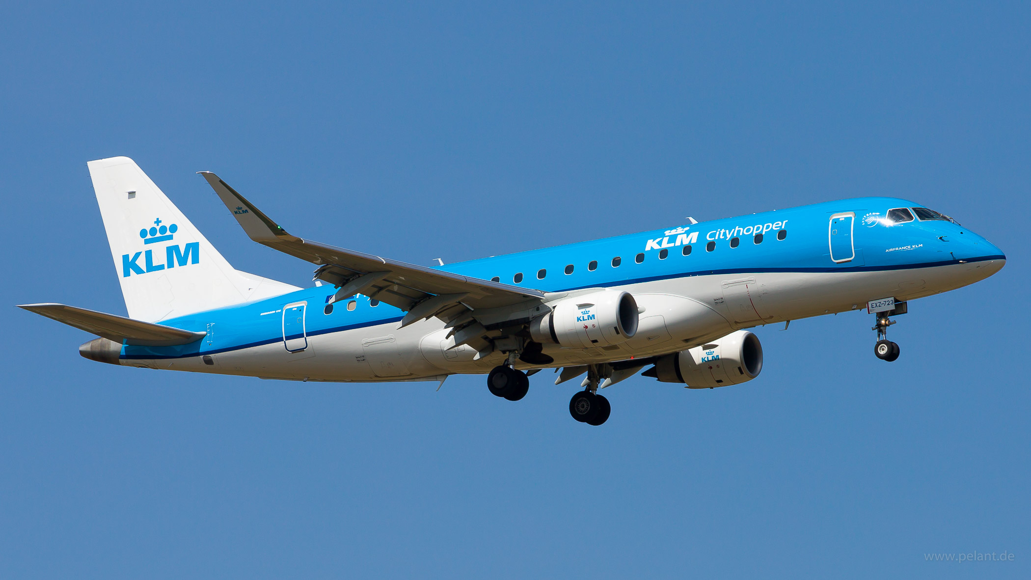 PH-EXZ KLM cityhopper Embraer 175 in Stuttgart / STR