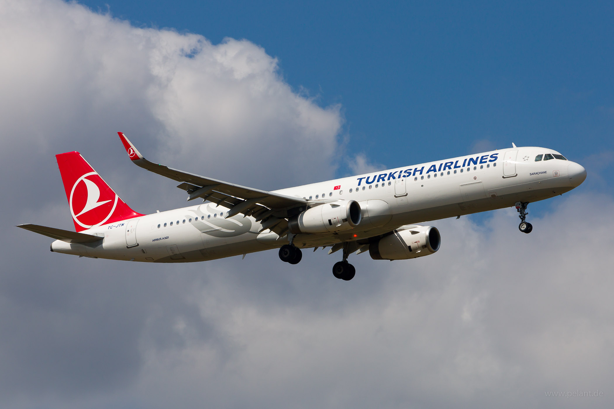 TC-JTM Turkish Airlines Airbus A321-231 in Stuttgart / STR