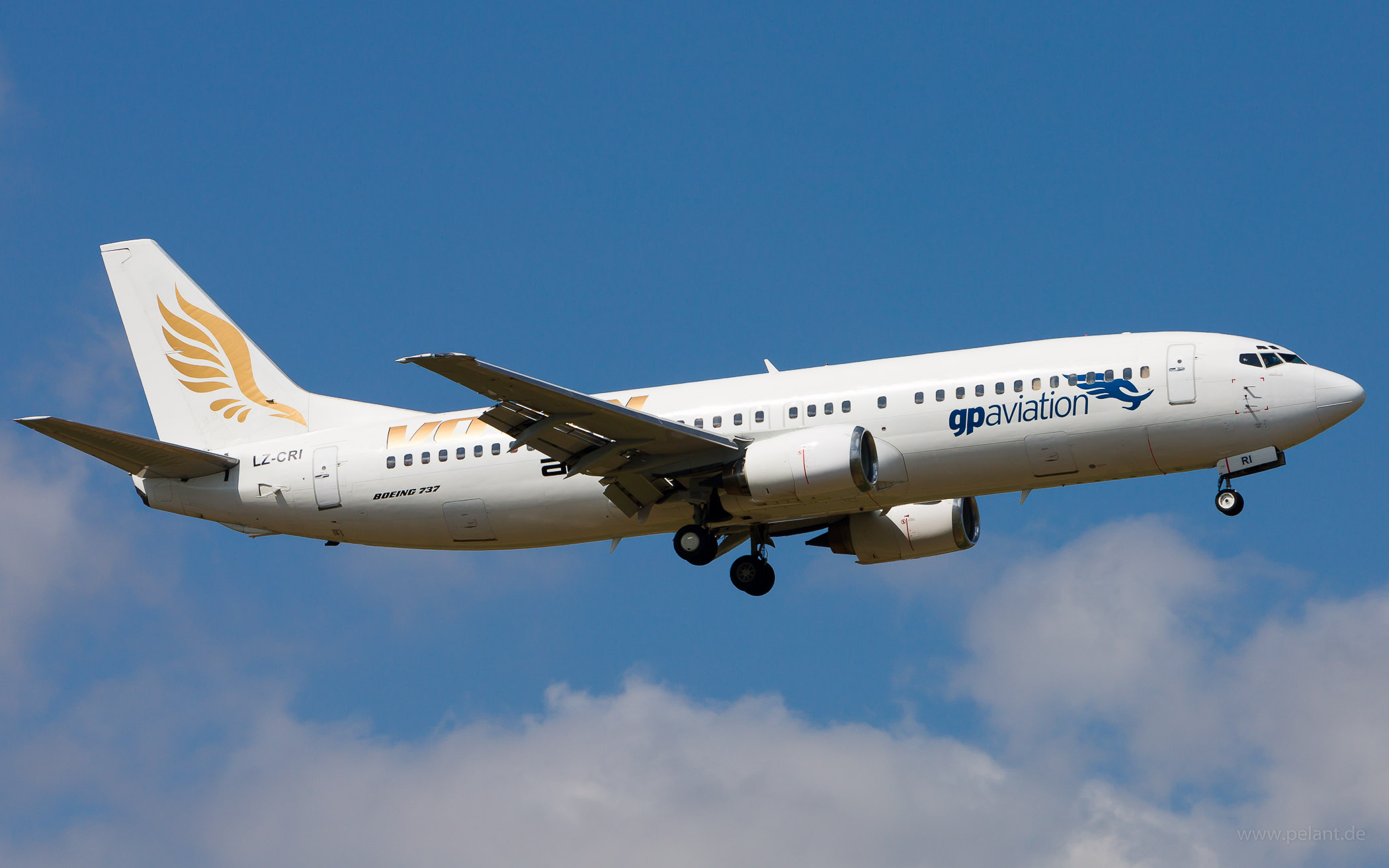 LZ-CRI GP Aviation Boeing 737-446 in Stuttgart / STR