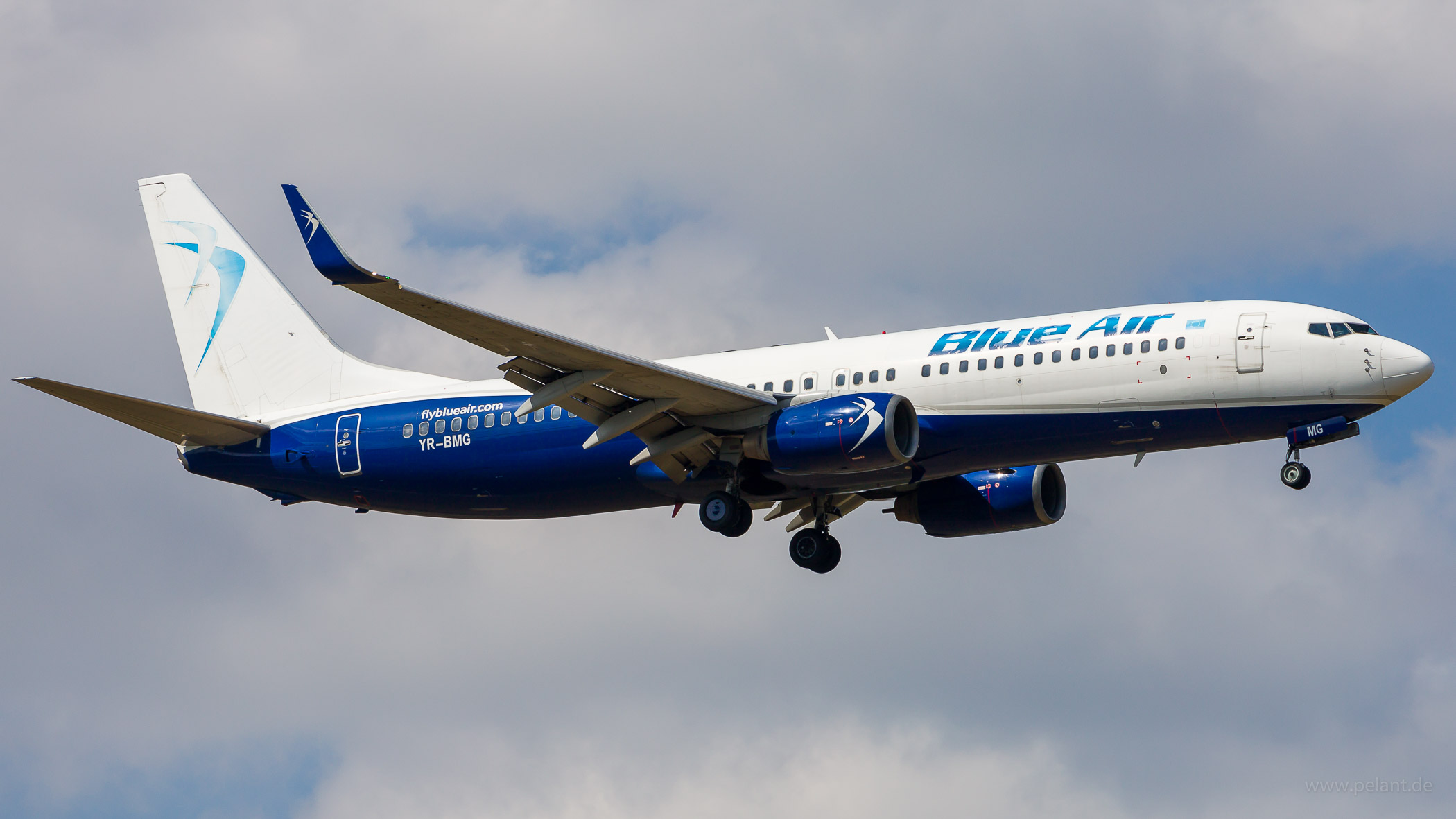 YR-BMG Blue Air Boeing 737-86N in Stuttgart / STR