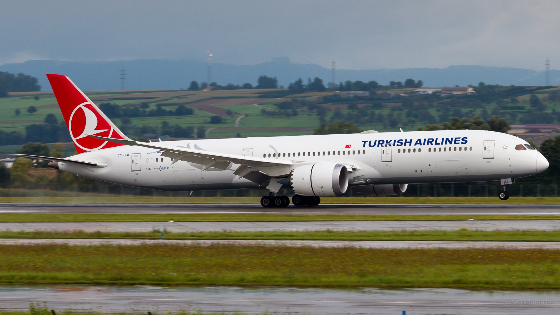 TC-LLB Turkish Airlines Boeing 787-9 in Stuttgart / STR