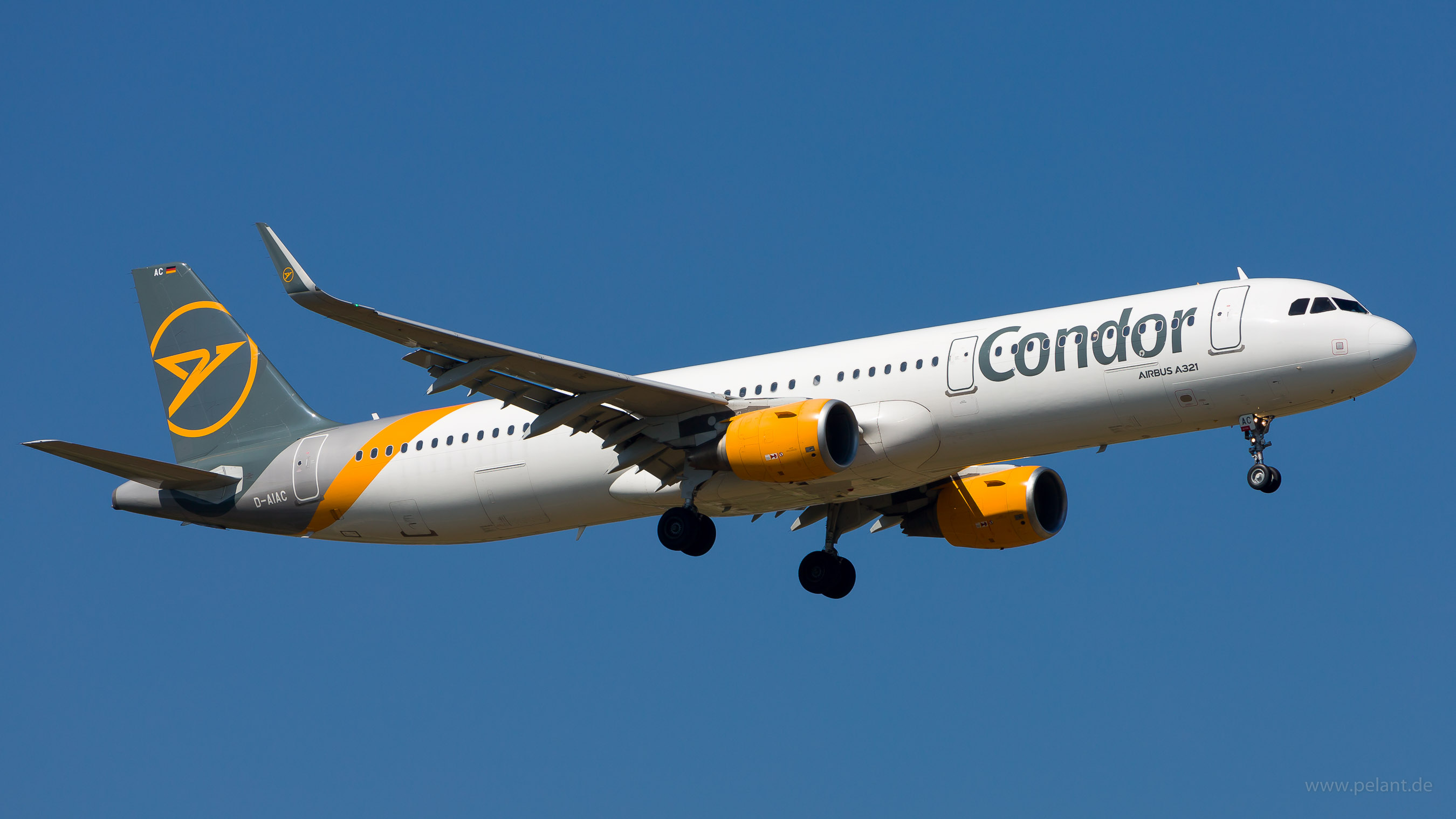 D-AIAC Condor Airbus A321-211 in Stuttgart / STR