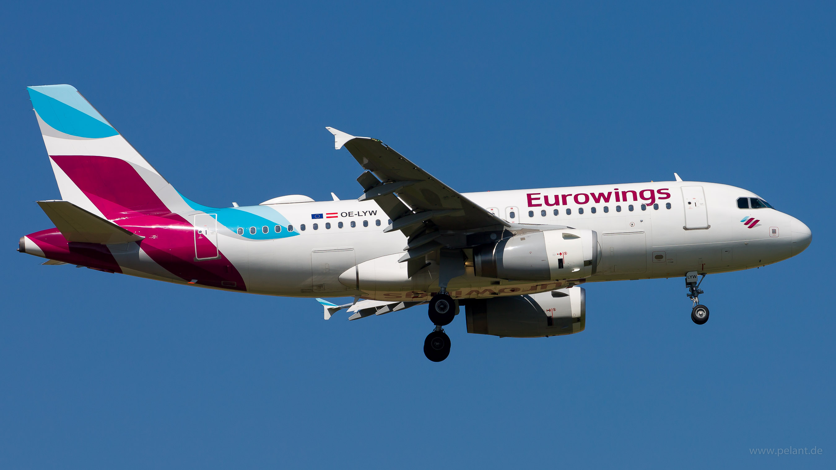 OE-LYW Eurowings Airbus A319-132 in Stuttgart / STR