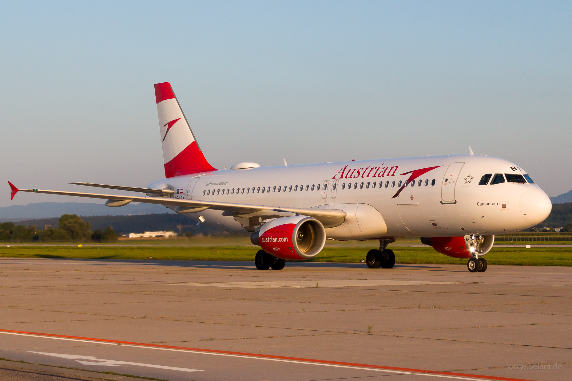 OE-LBY Austrian Airlines Airbus A320-214 in Stuttgart / STR