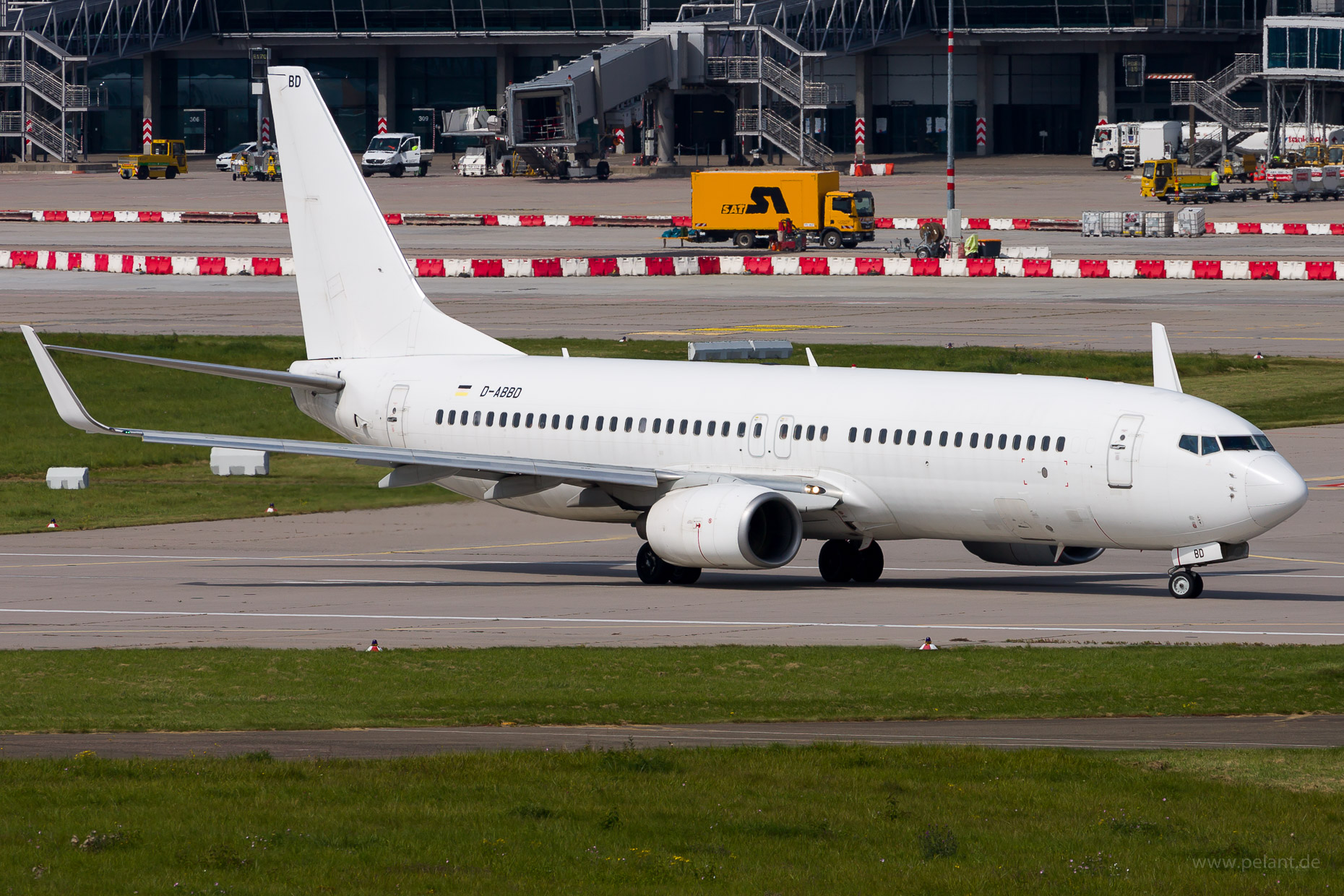 D-ABBD TUIfly Boeing 737-86J in Stuttgart / STR (ganz weiß Livery)