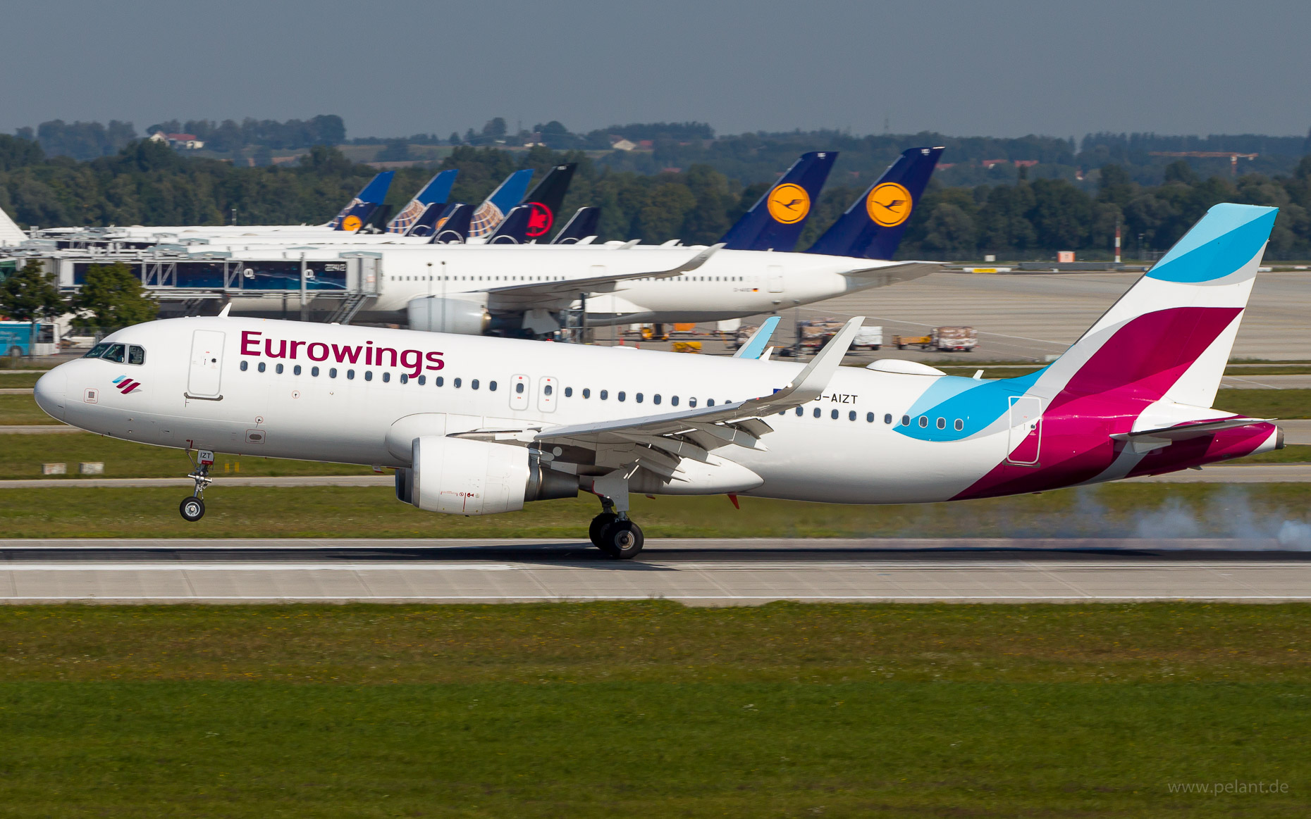 D-AIZT Eurowings Airbus A320-214 in Mnchen / MUC