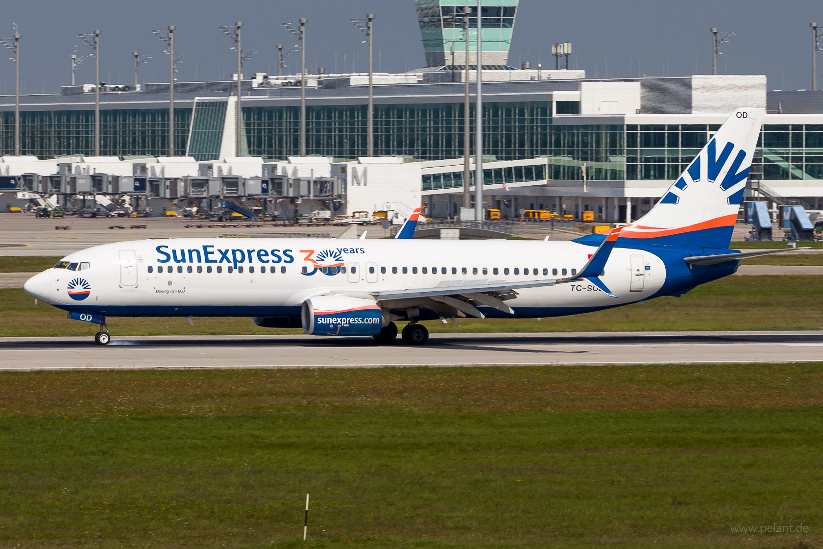 TC-SOD SunExpress Boeing 737-8HC in Mnchen / MUC (30 years (SunExpress) Sticker Livery)