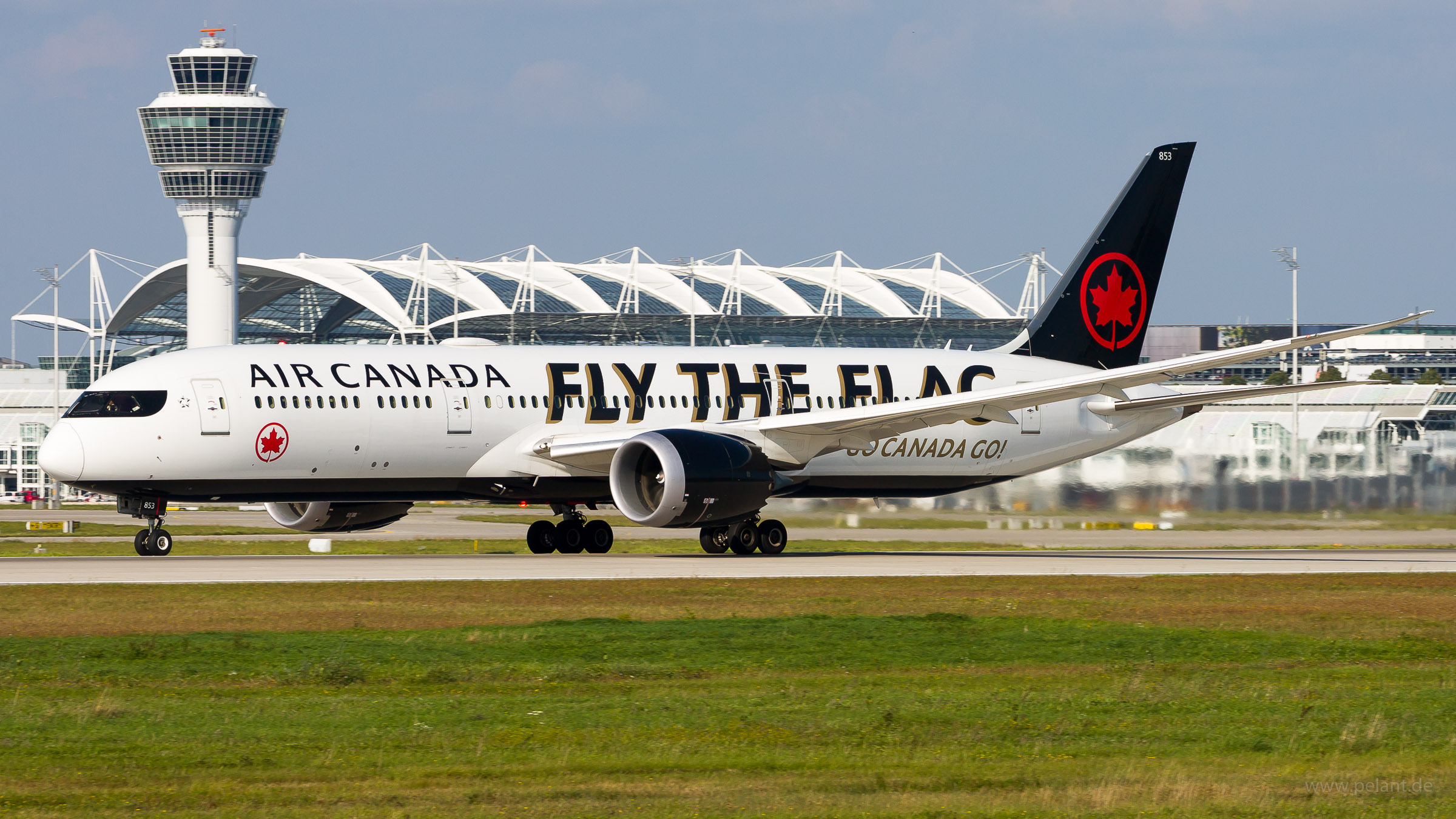C-FVLQ Air Canada Boeing 787-9 in Mnchen / MUC (Fly the Flag Livery)
