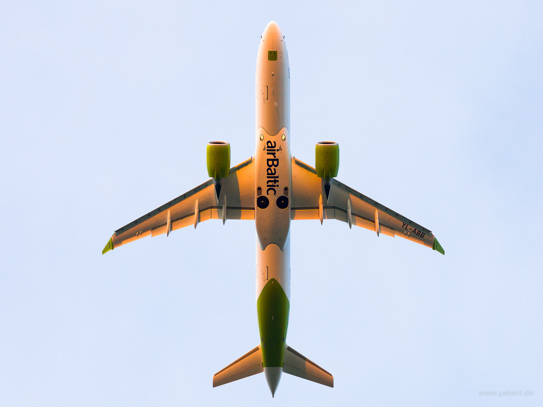 YL-ABB airBaltic Airbus A220-300 in Mnchen / MUC