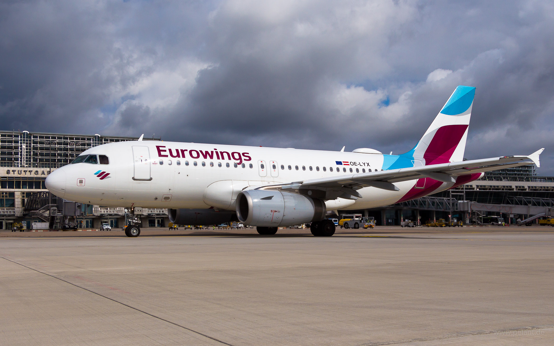 OE-LYX Eurowings Airbus A319-132 in Stuttgart / STR