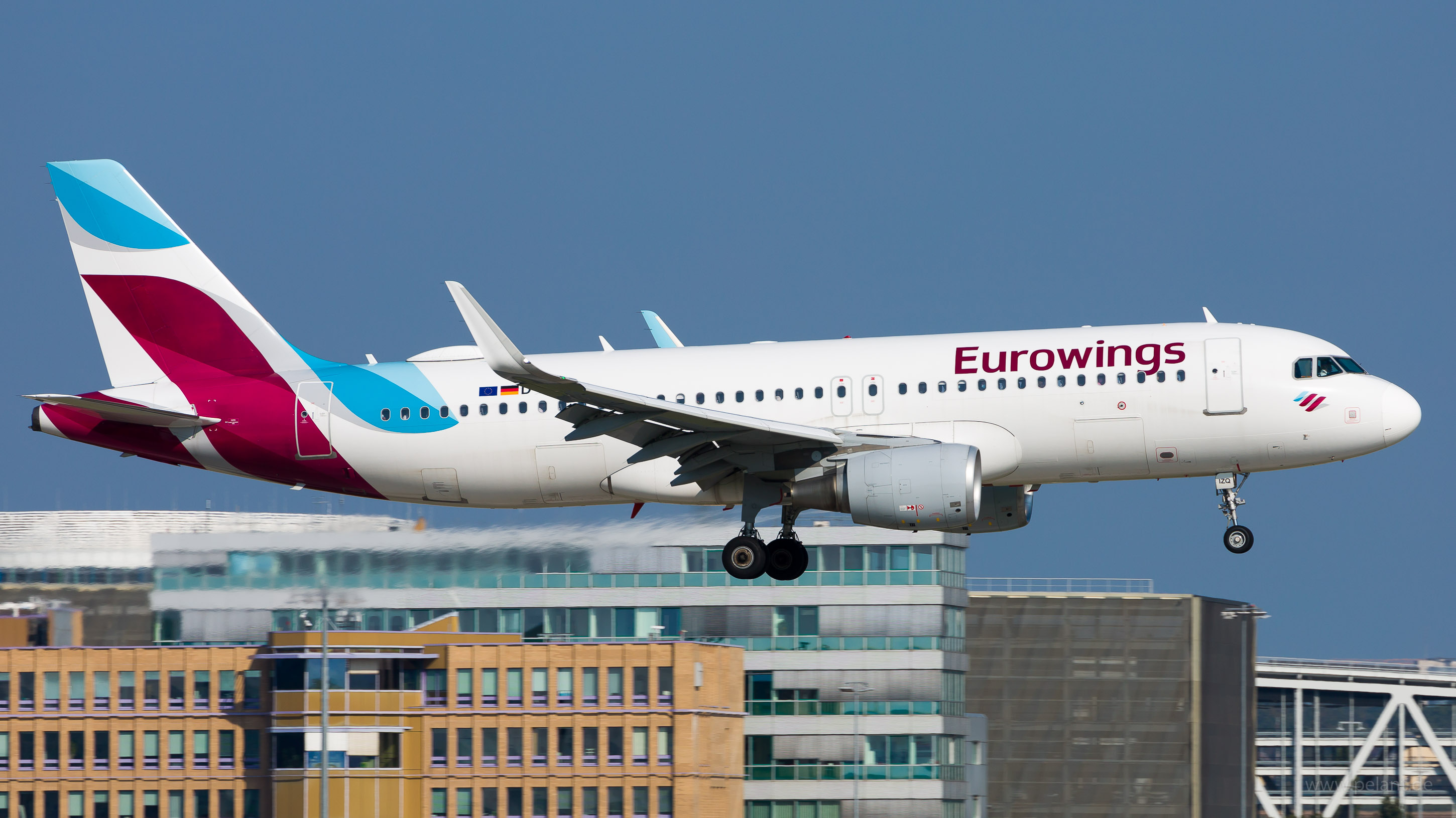 D-AIZQ Eurowings Airbus A320-214 in Stuttgart / STR