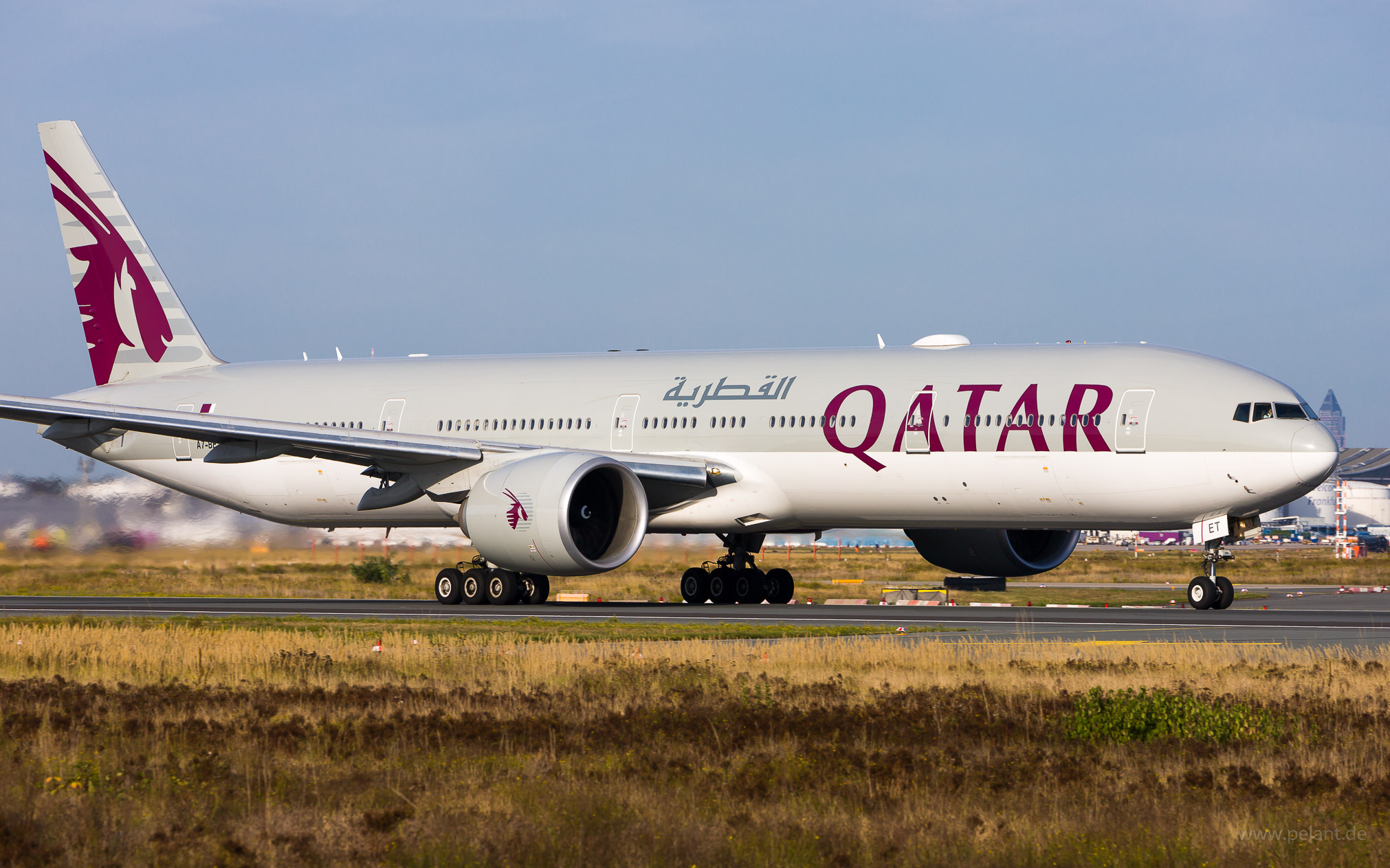 A7-BET Qatar Airways Boeing 777-3DZER in Frankfurt / FRA