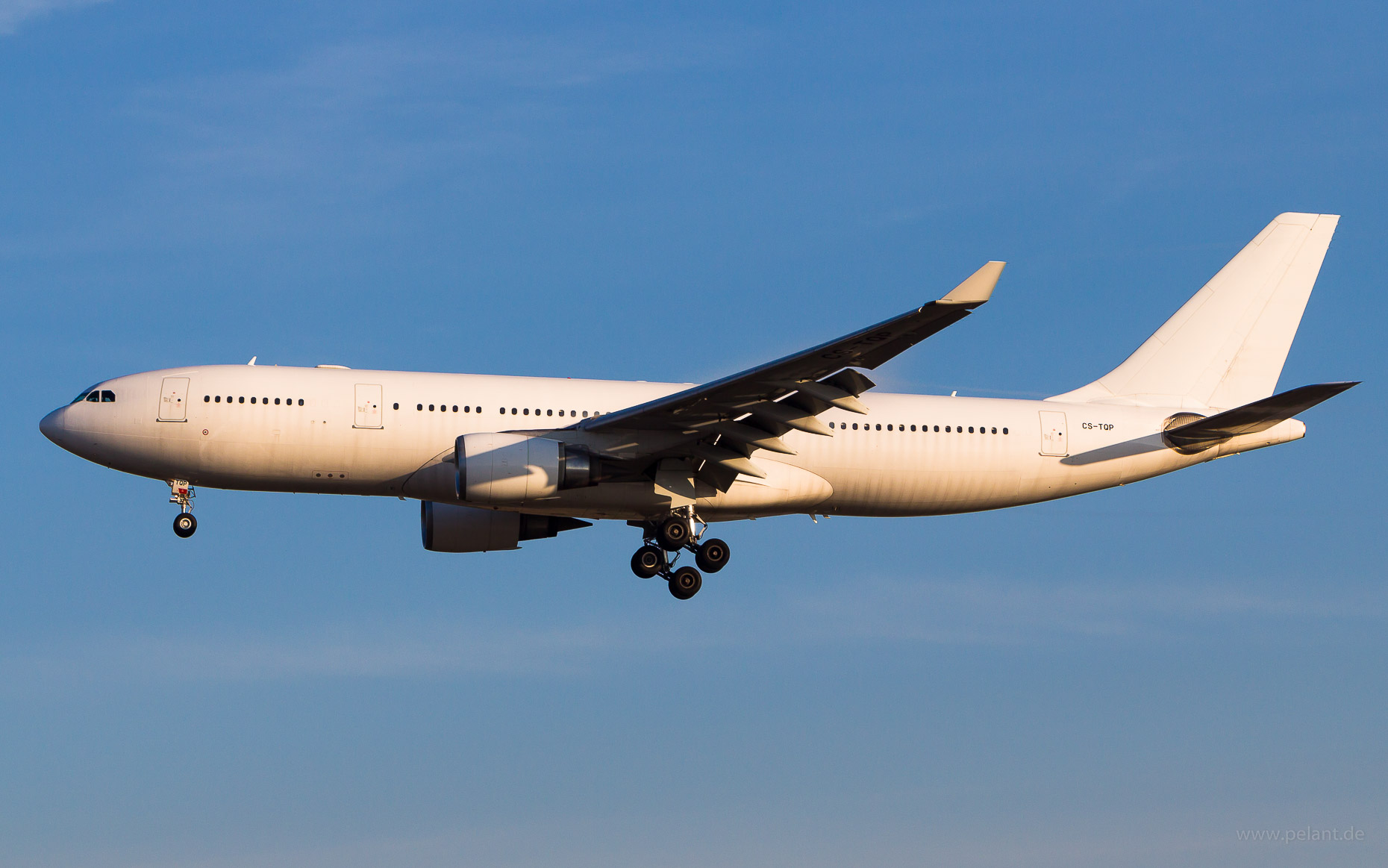 CS-TQP Hi Fly Airbus A330-202 in Frankfurt / FRA (ganz wei Livery)