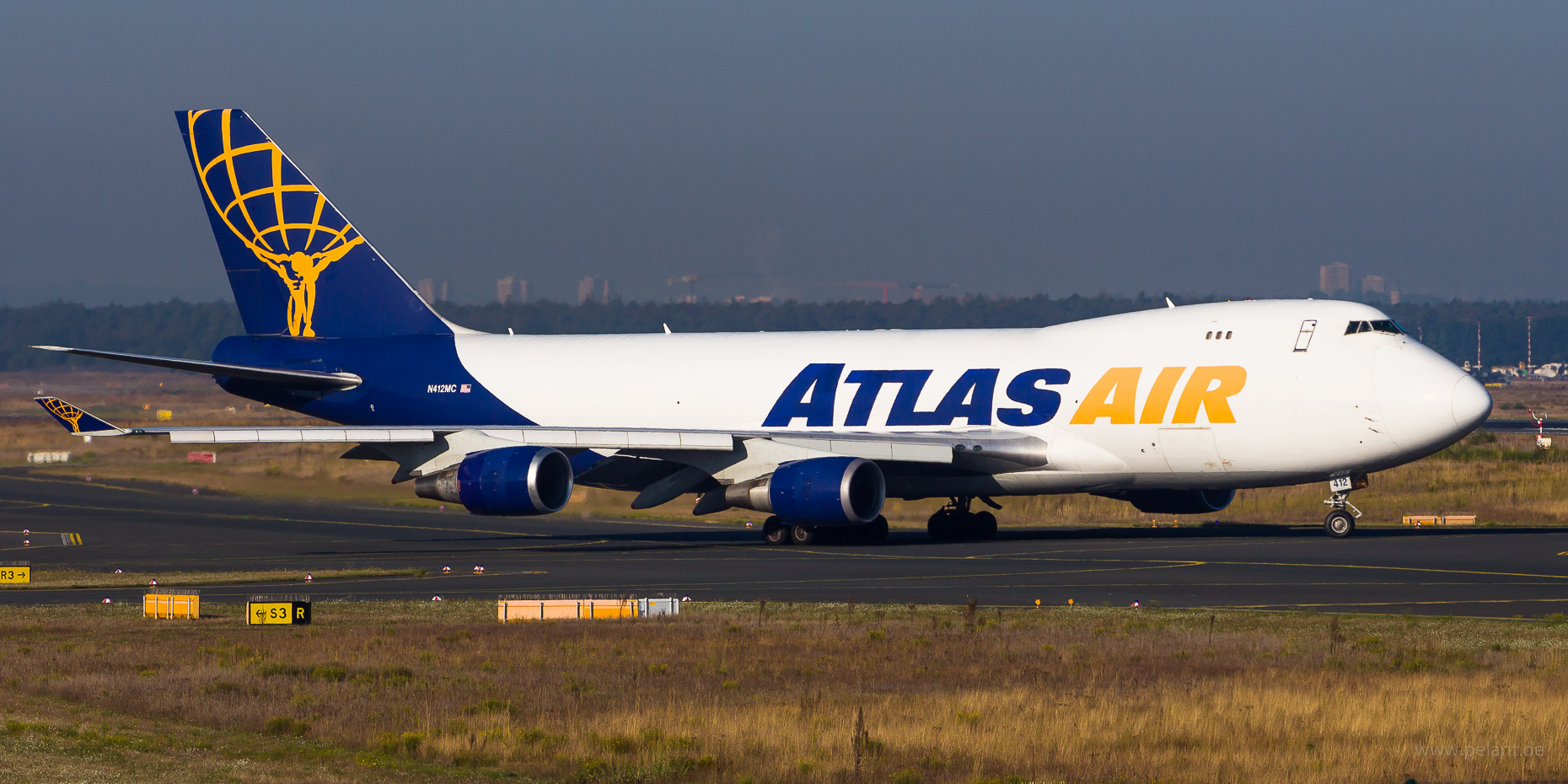 N412MC Atlas Air Boeing 747-47UF in Frankfurt / FRA
