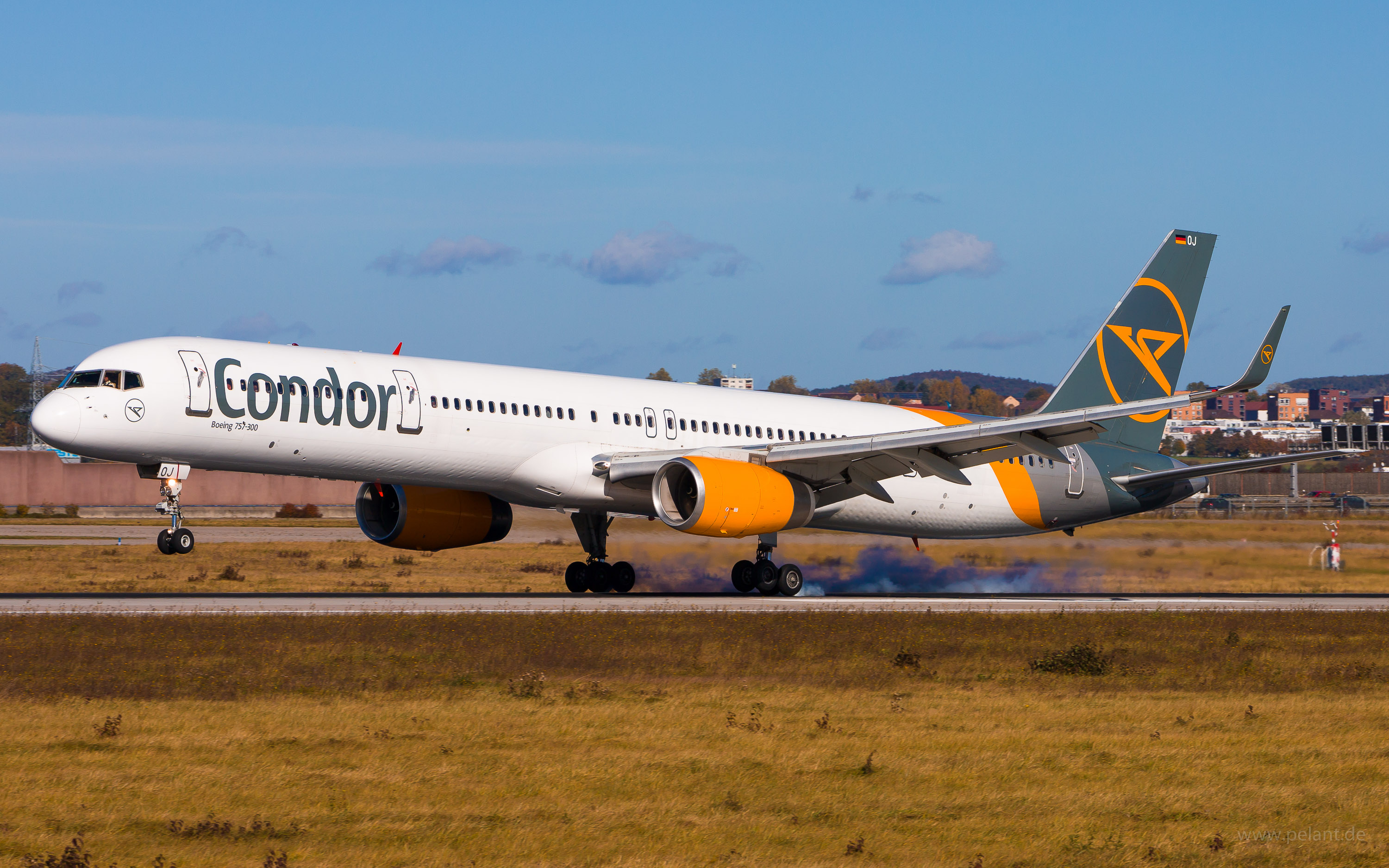 D-ABOJ Condor Boeing 757-330 in Stuttgart / STR