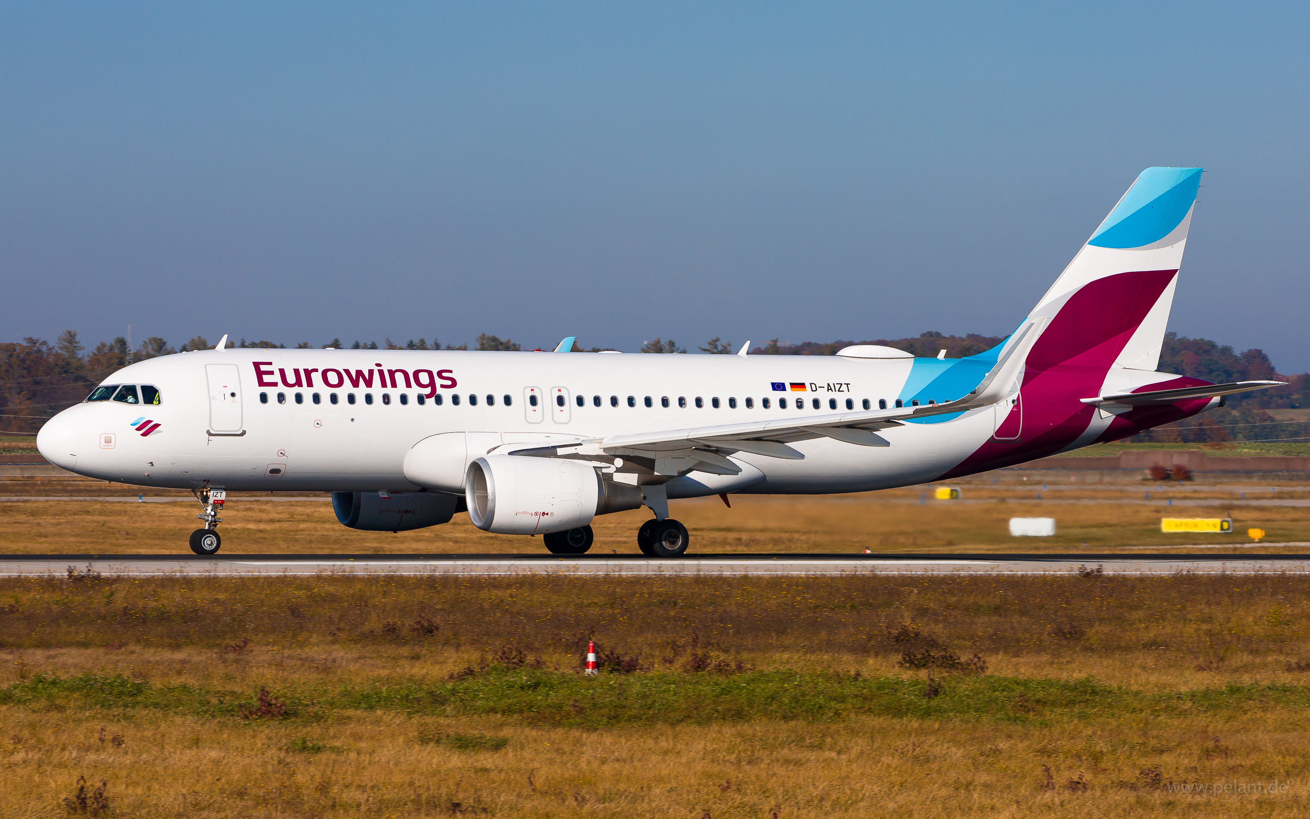 D-AIZT Eurowings Airbus A320-214 in Stuttgart / STR