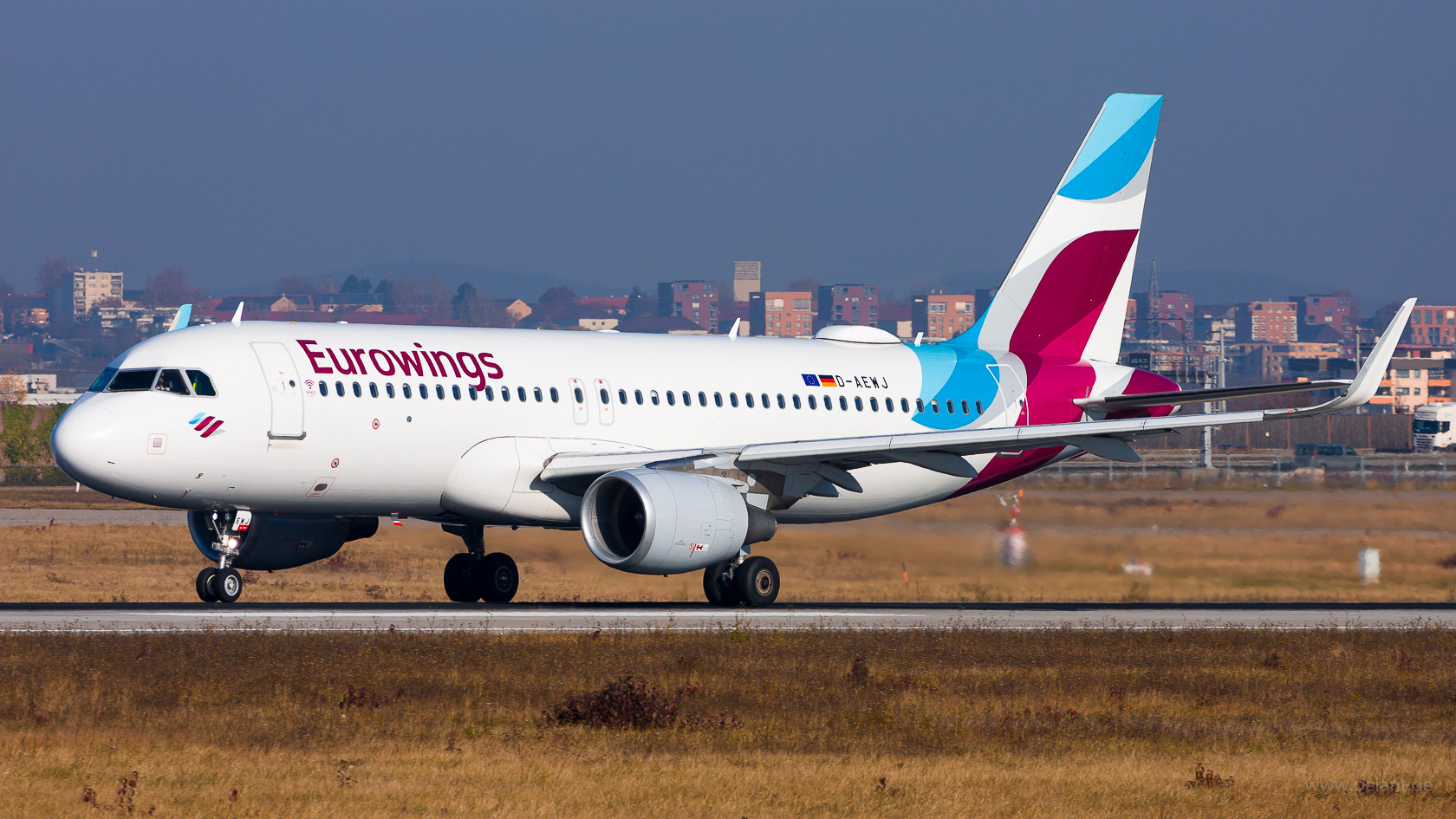 D-AEWJ Eurowings Airbus A320-214 in Stuttgart / STR