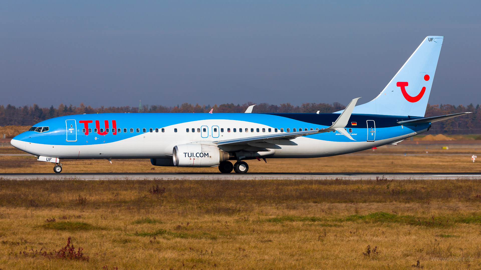 D-ATUF TUIfly Boeing 737-8K5 in Stuttgart / STR