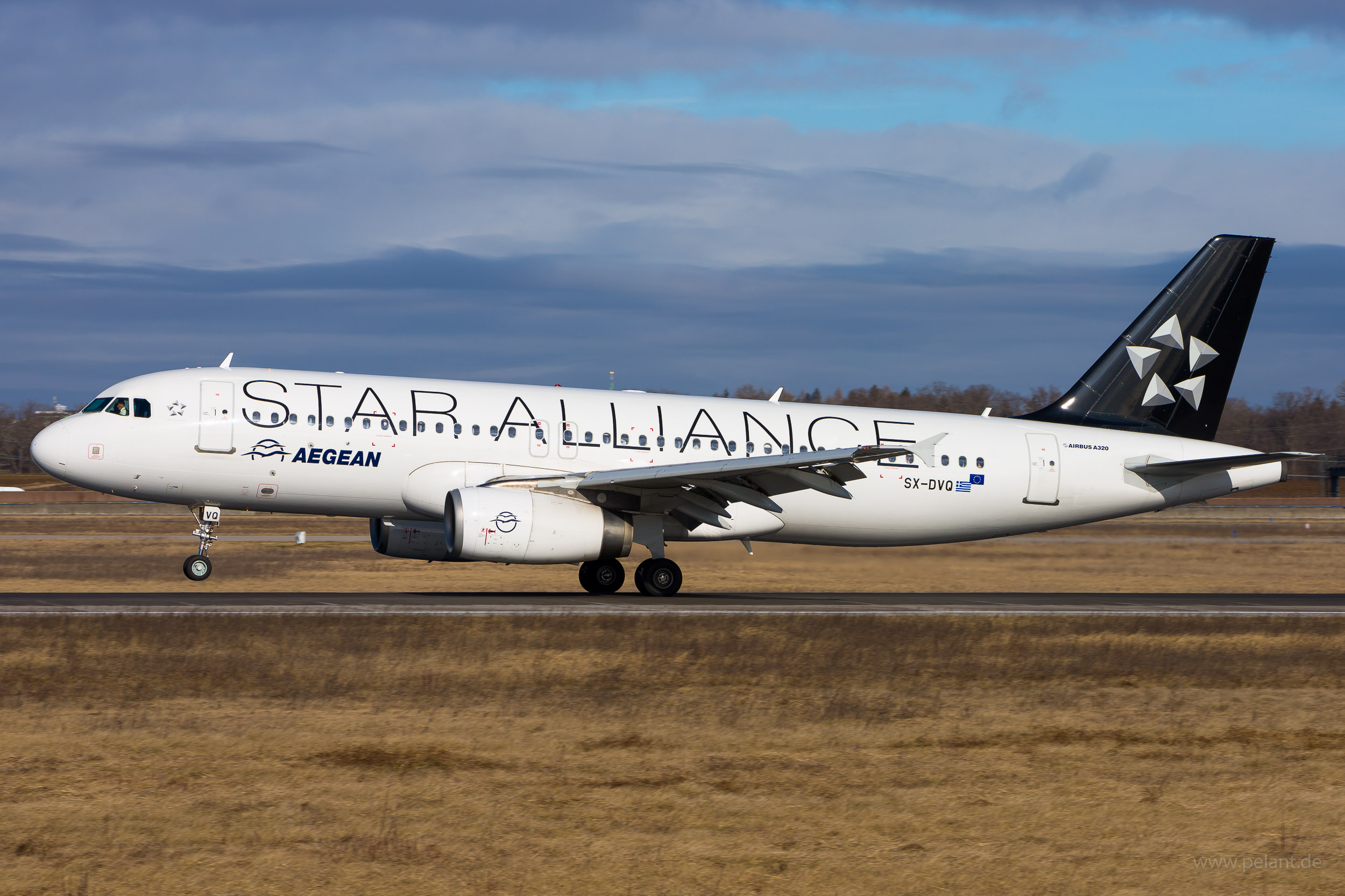 SX-DVQ Aegean Airbus A320-232 in Stuttgart / STR (Star Alliance Livery)