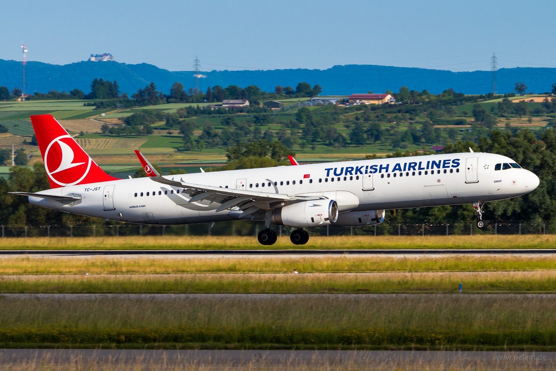 TC-JST Turkish Airlines Airbus A321-231 in Stuttgart / STR