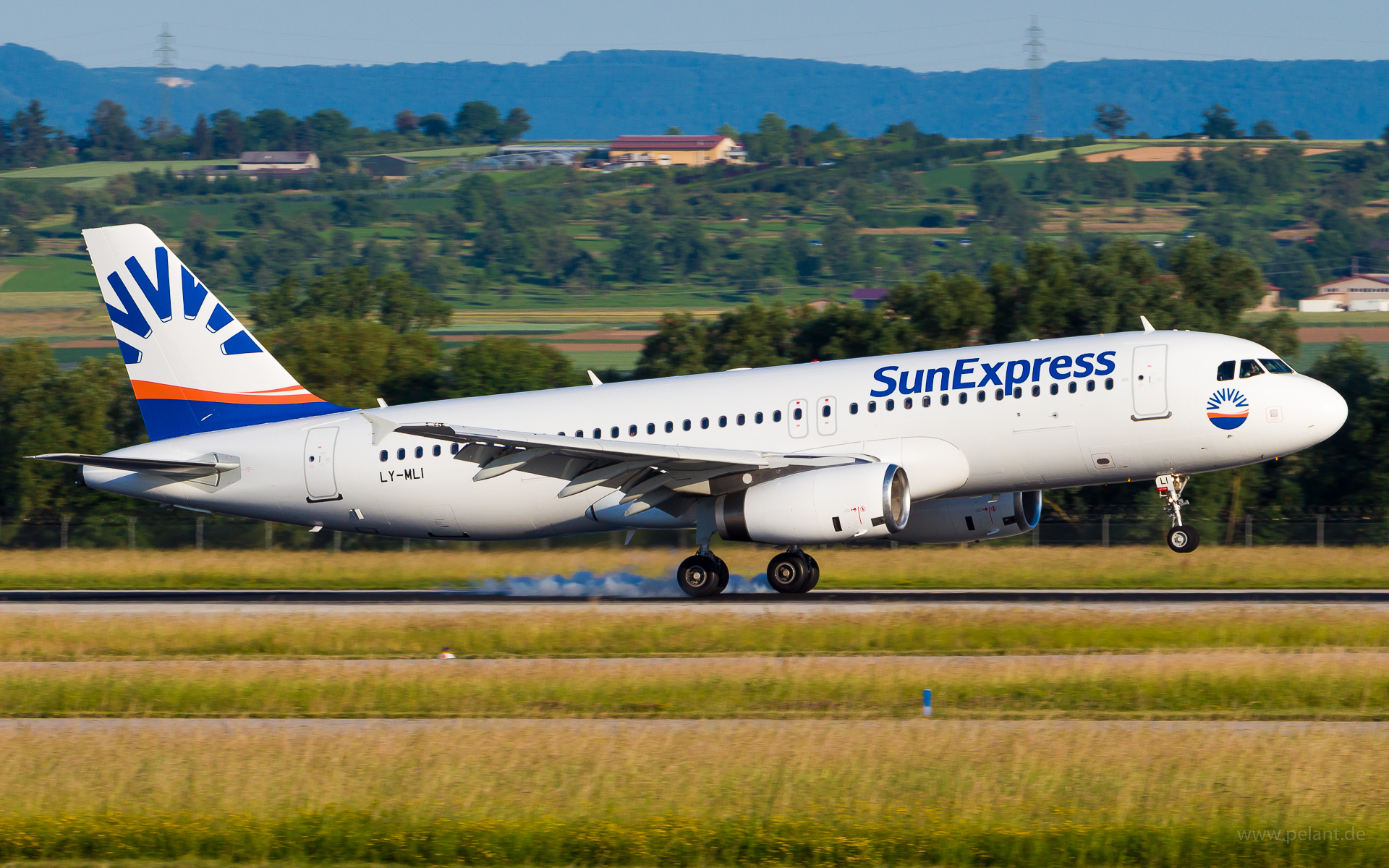LY-MLI SunExpress Airbus A320-232 in Stuttgart / STR