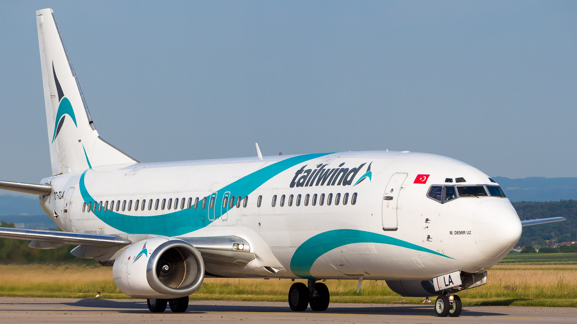 TC-TLA Tailwind Airlines Boeing 737-4Q8 in Stuttgart / STR