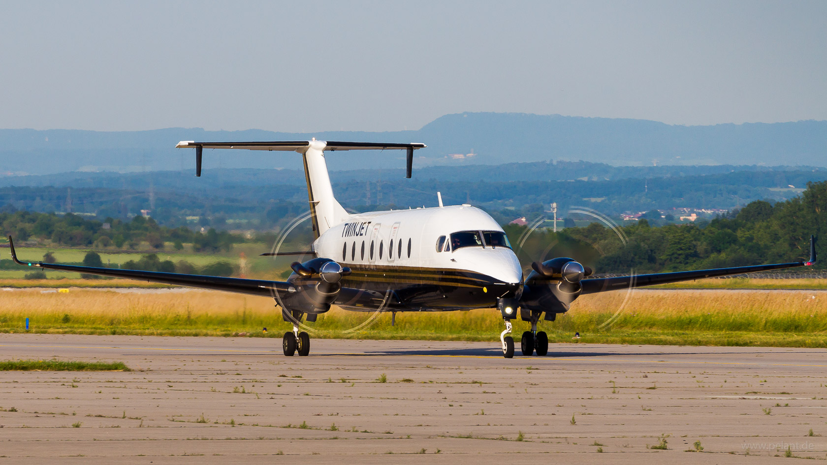 F-GLNK Twin Jet Beech 1900D in Stuttgart / STR