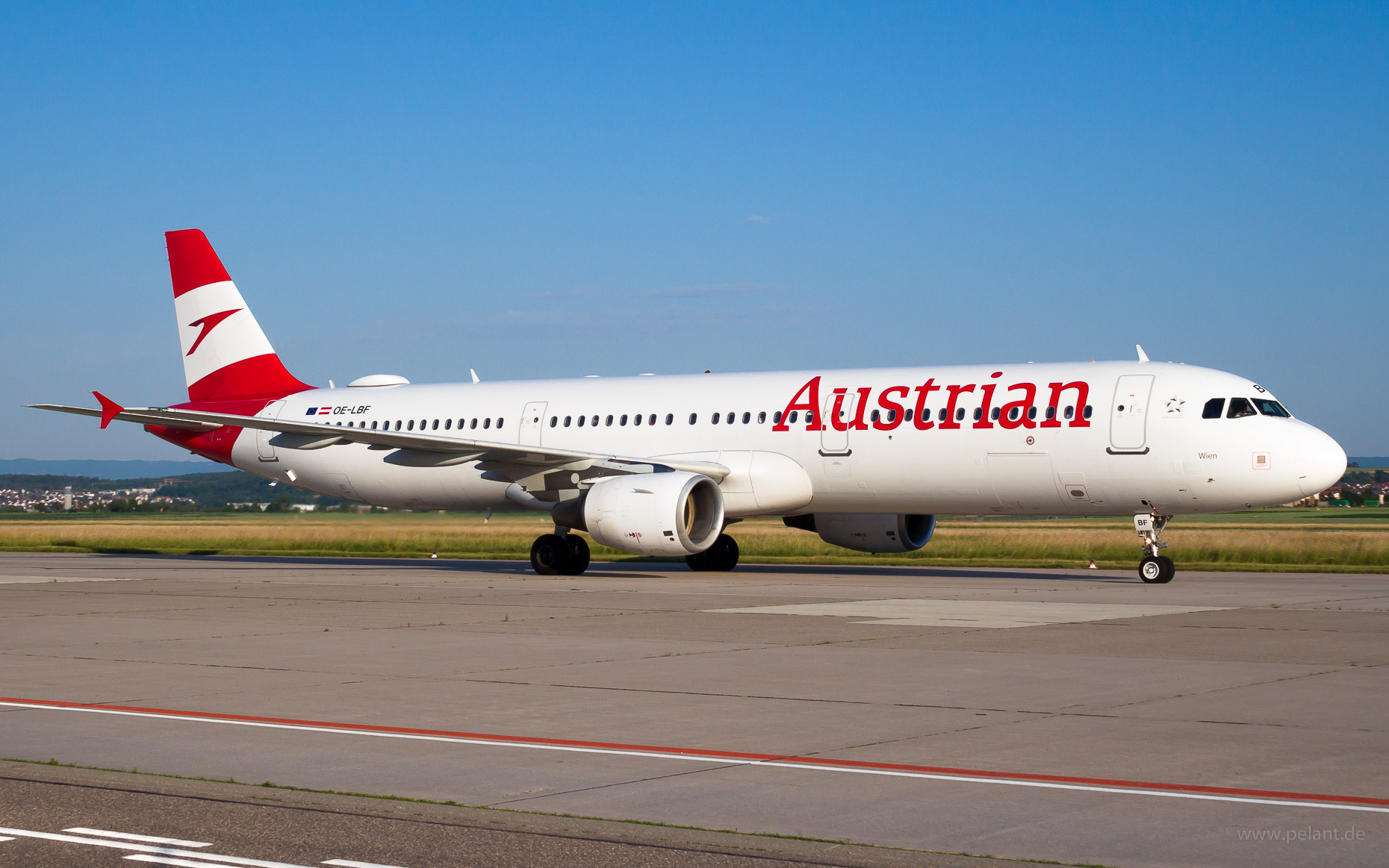 OE-LBF Austrian Airlines Airbus A321-211 in Stuttgart / STR